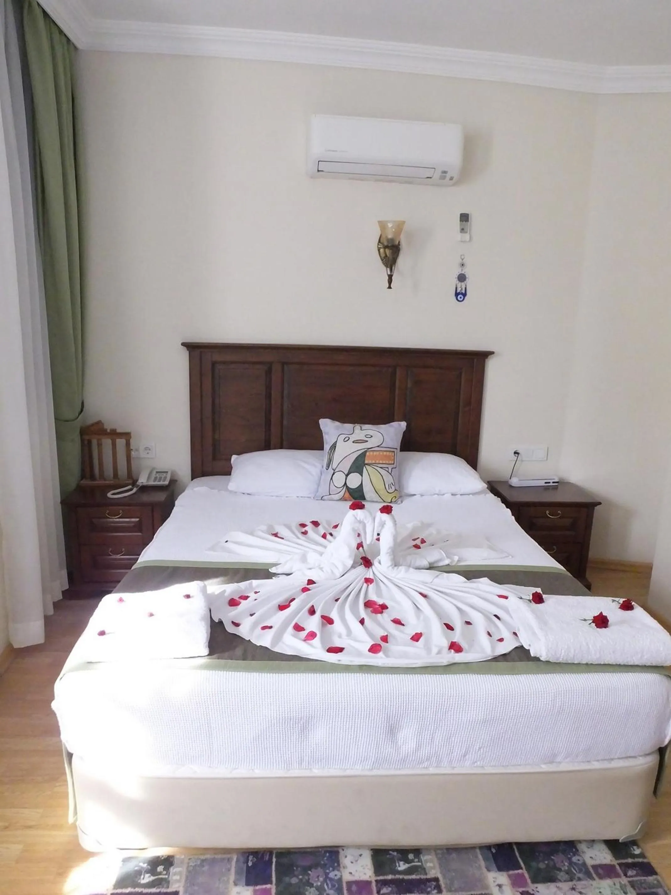 Photo of the whole room, Bed in Hadrian Gate Hotel