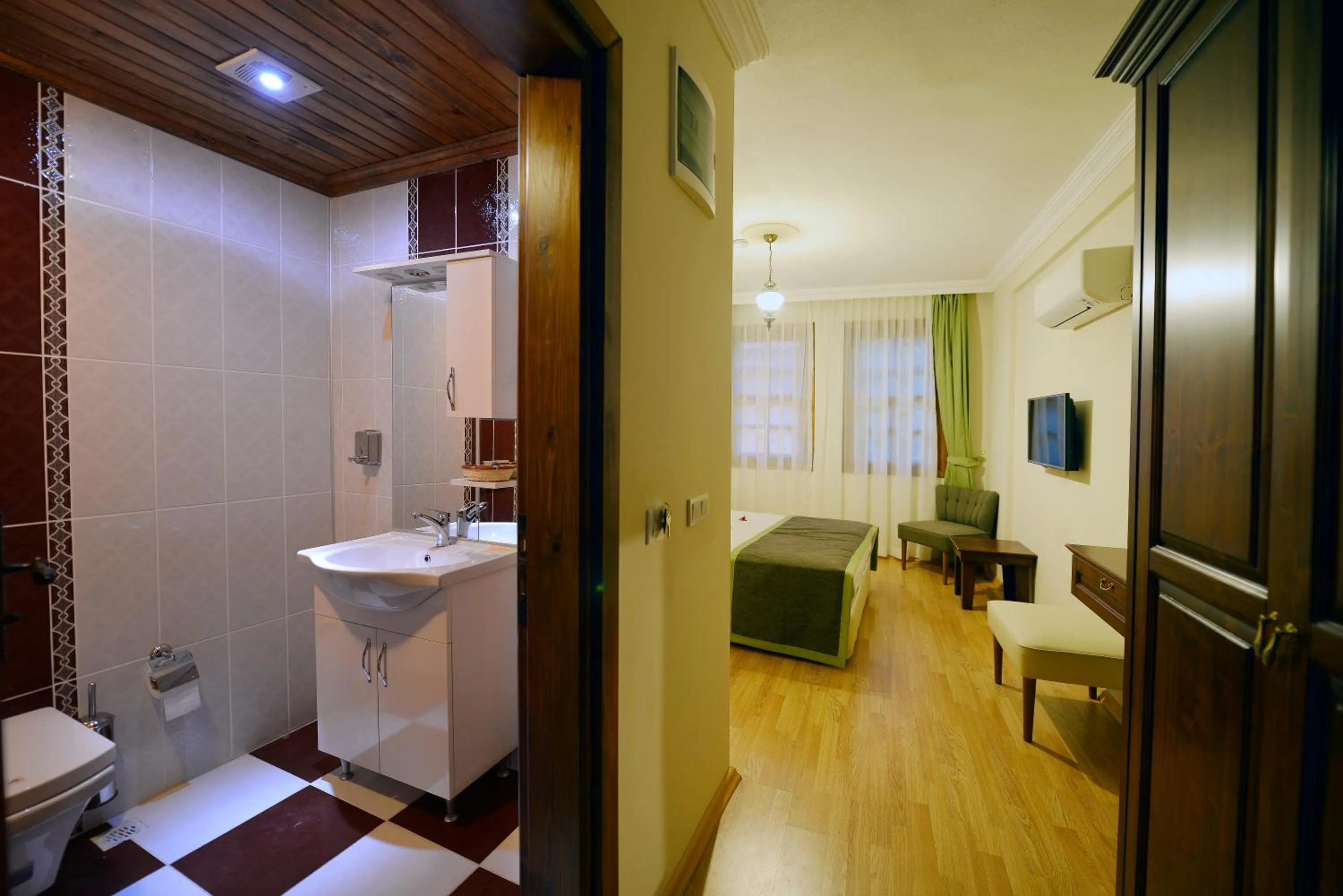 Bathroom in Hadrian Gate Hotel