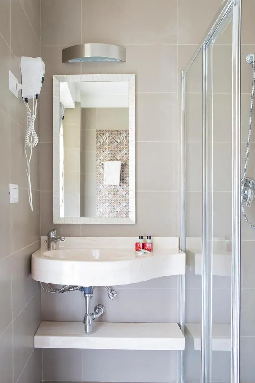 Bathroom in Hotel Pacific