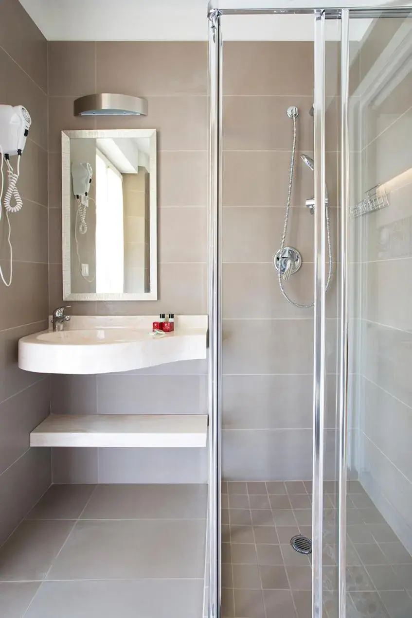 Bathroom in Hotel Pacific