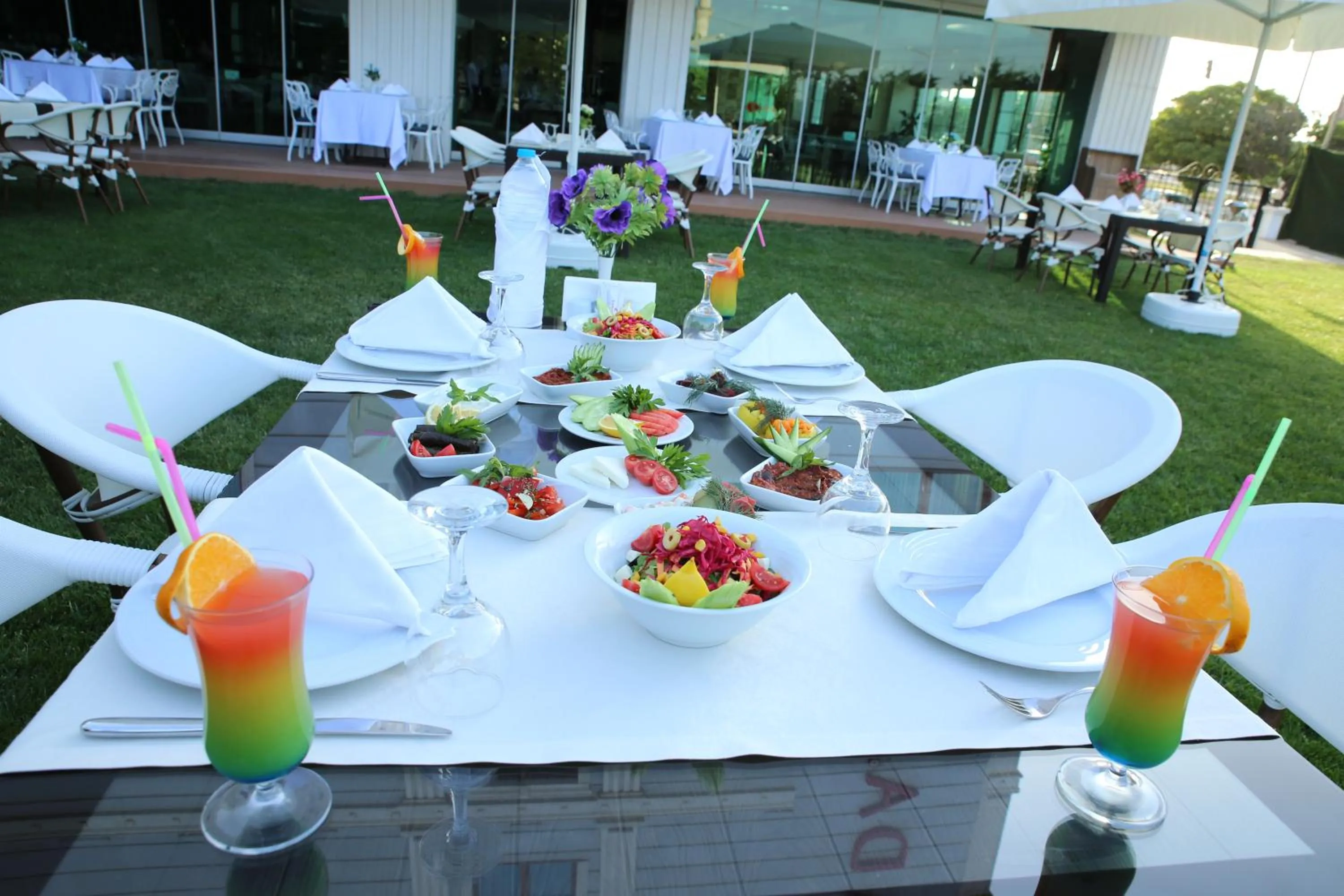 Restaurant/places to eat in Ramada Usak