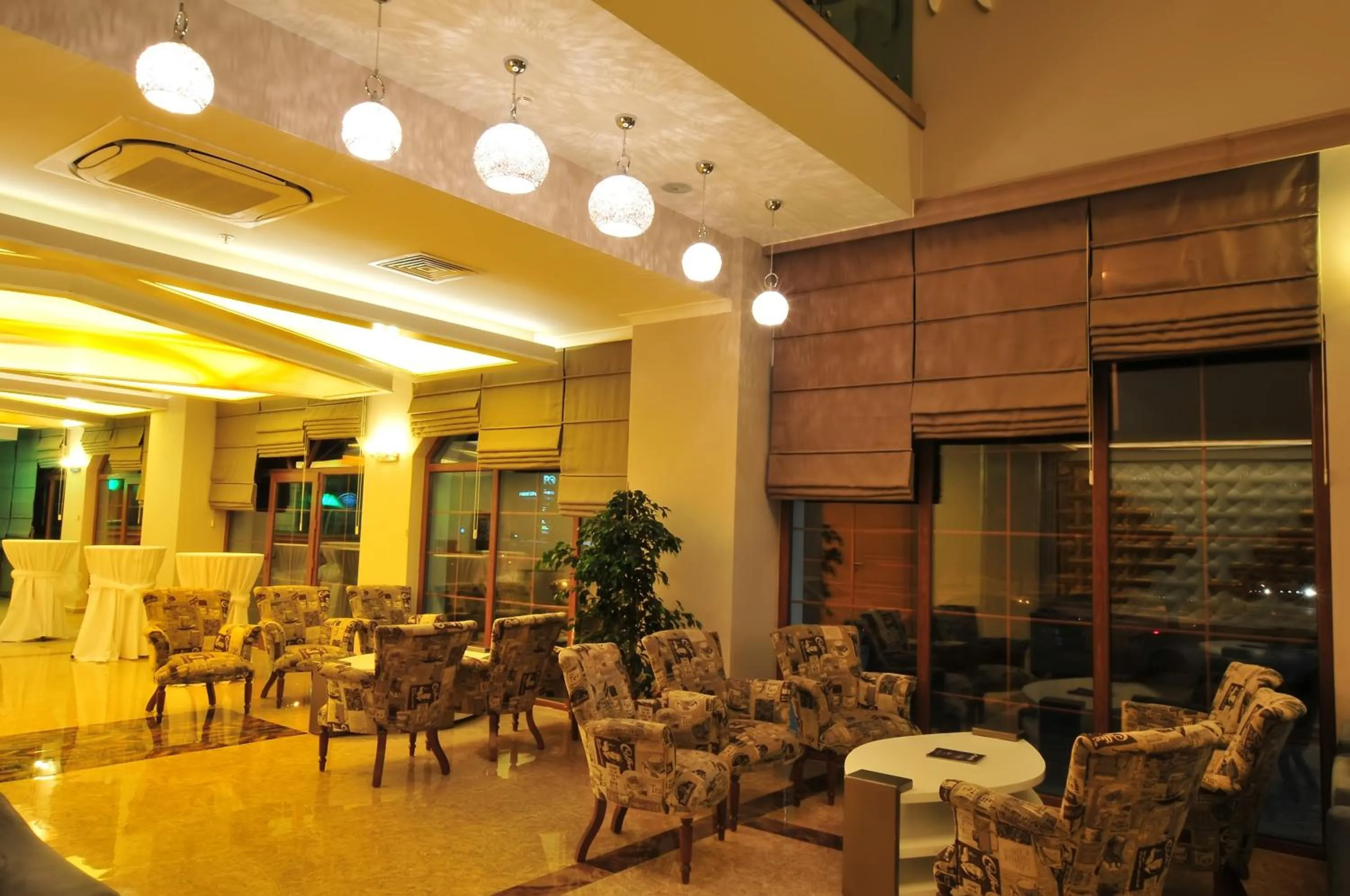 Lounge or bar in Ramada Usak