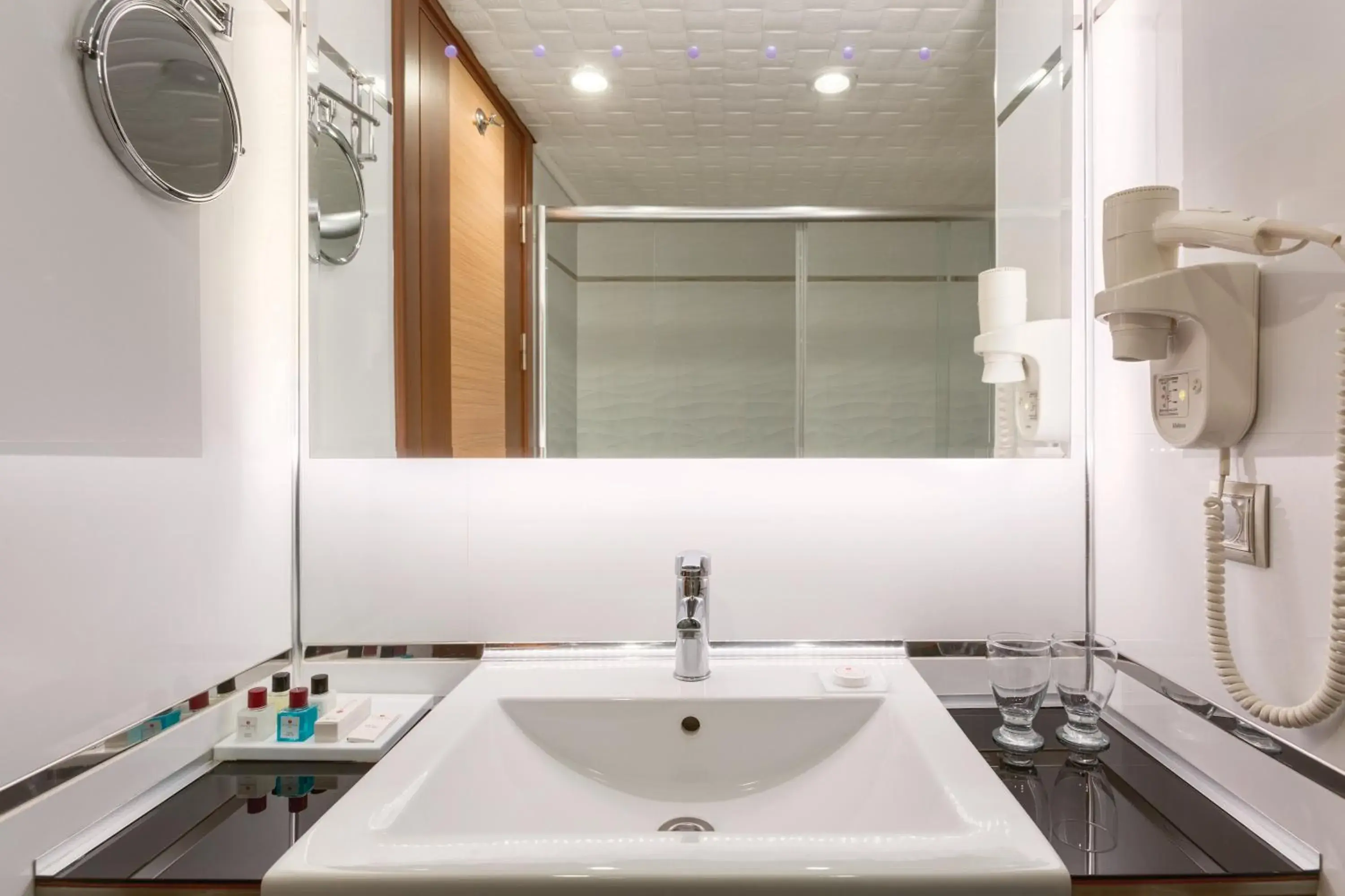 Bathroom in Ramada Usak Bathroom in Ramada Usak