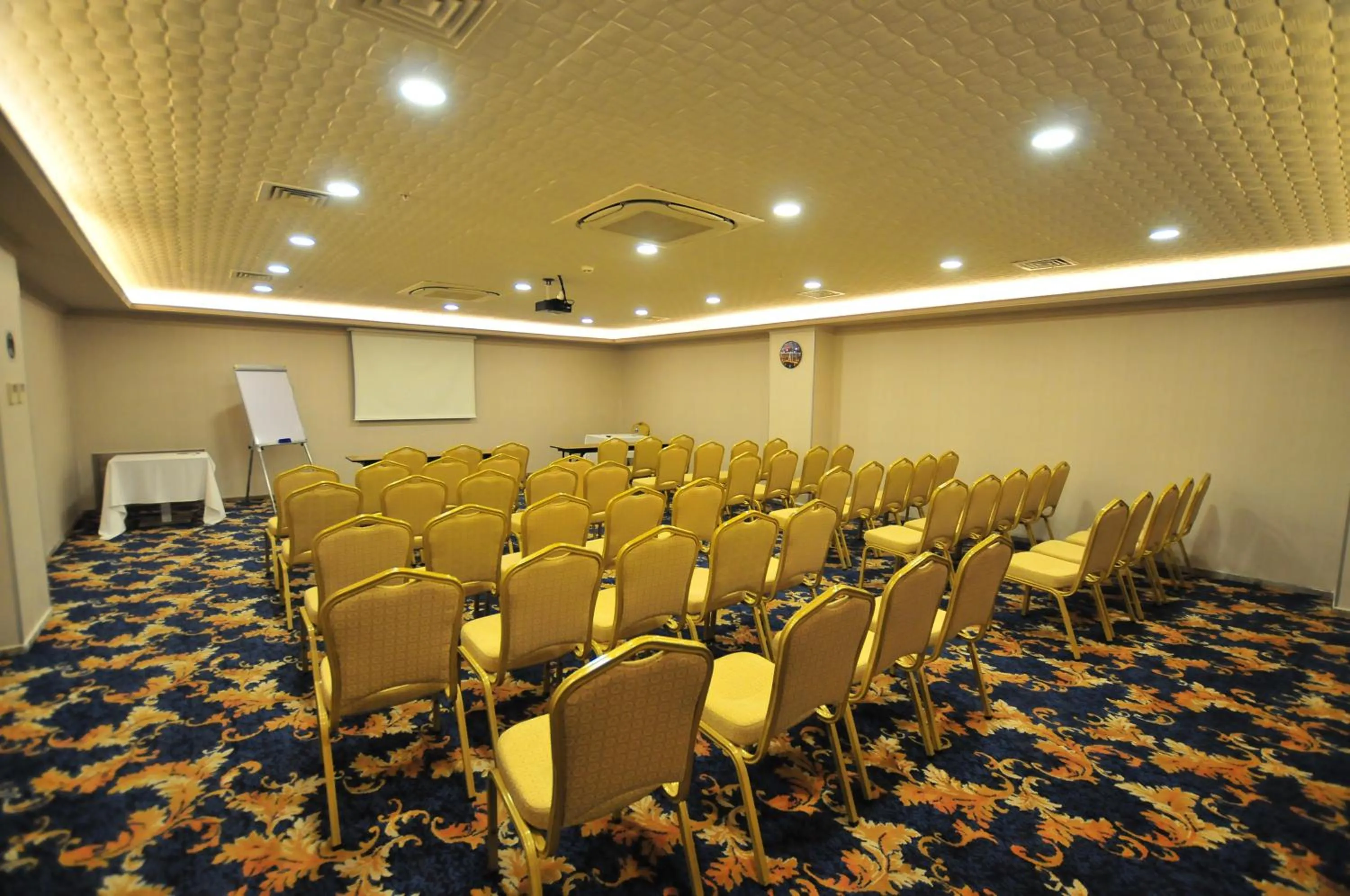 Business facilities in Ramada Usak