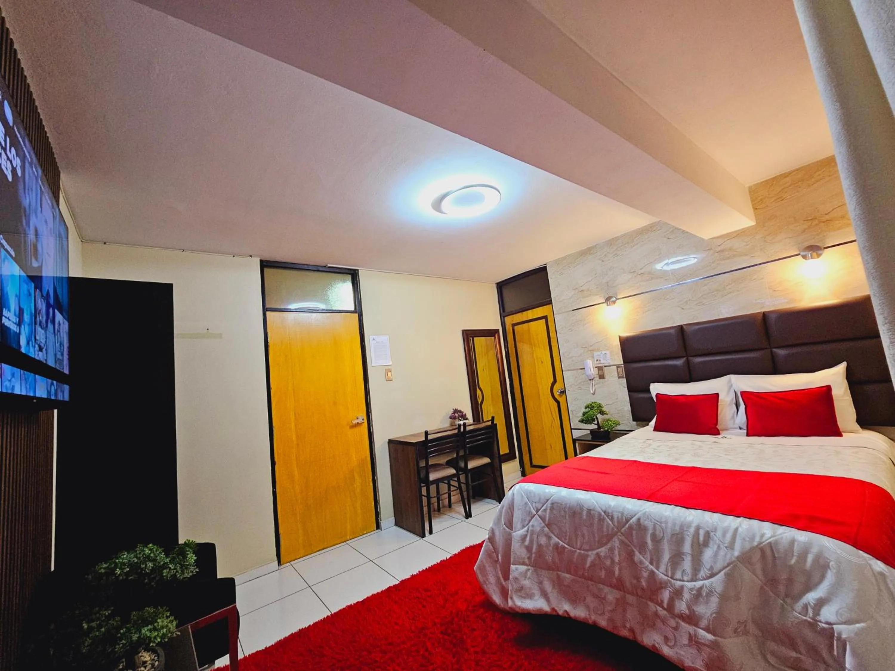 Photo of the whole room, Bed in Hotel del Valle