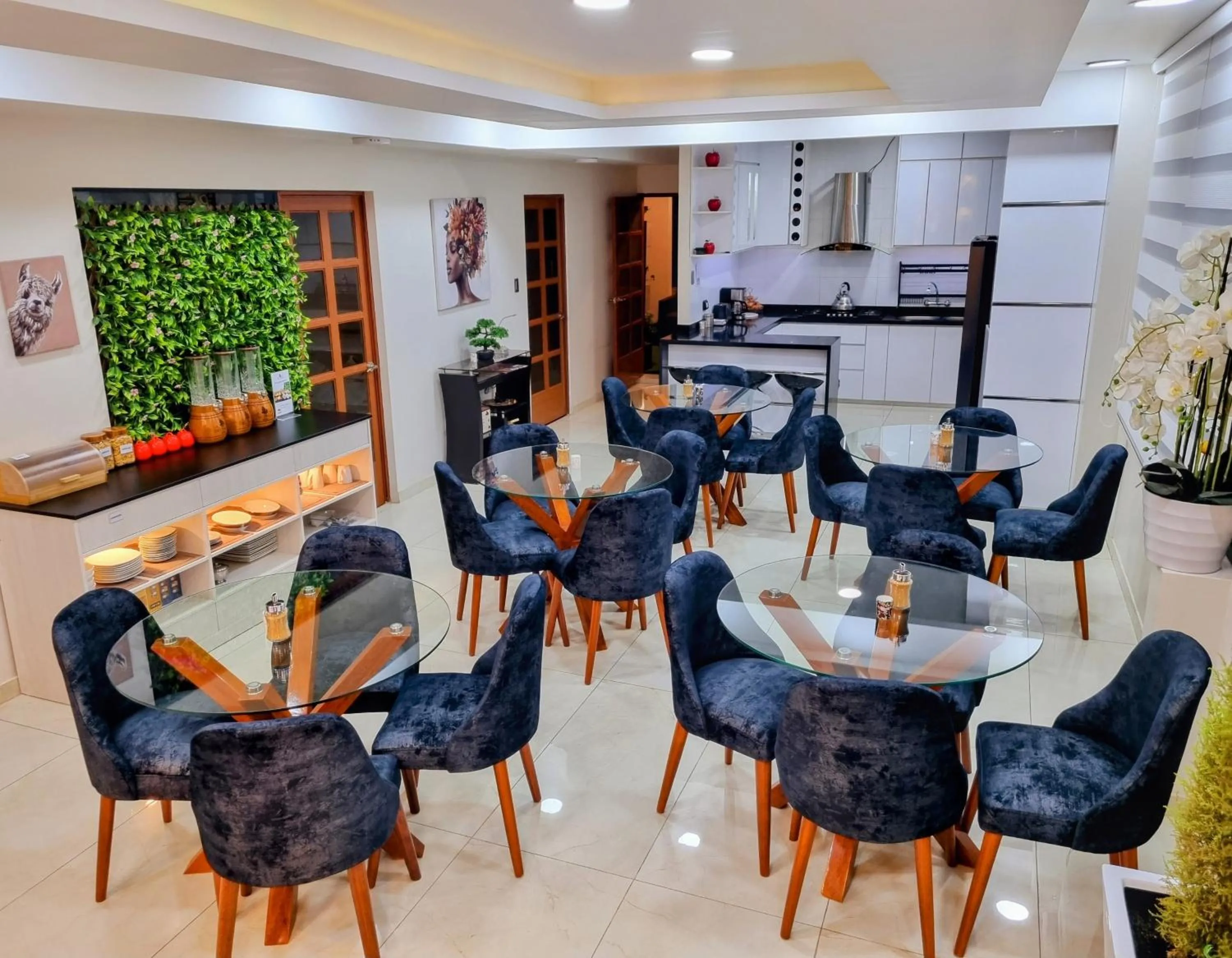 Restaurant/places to eat in Hotel del Valle