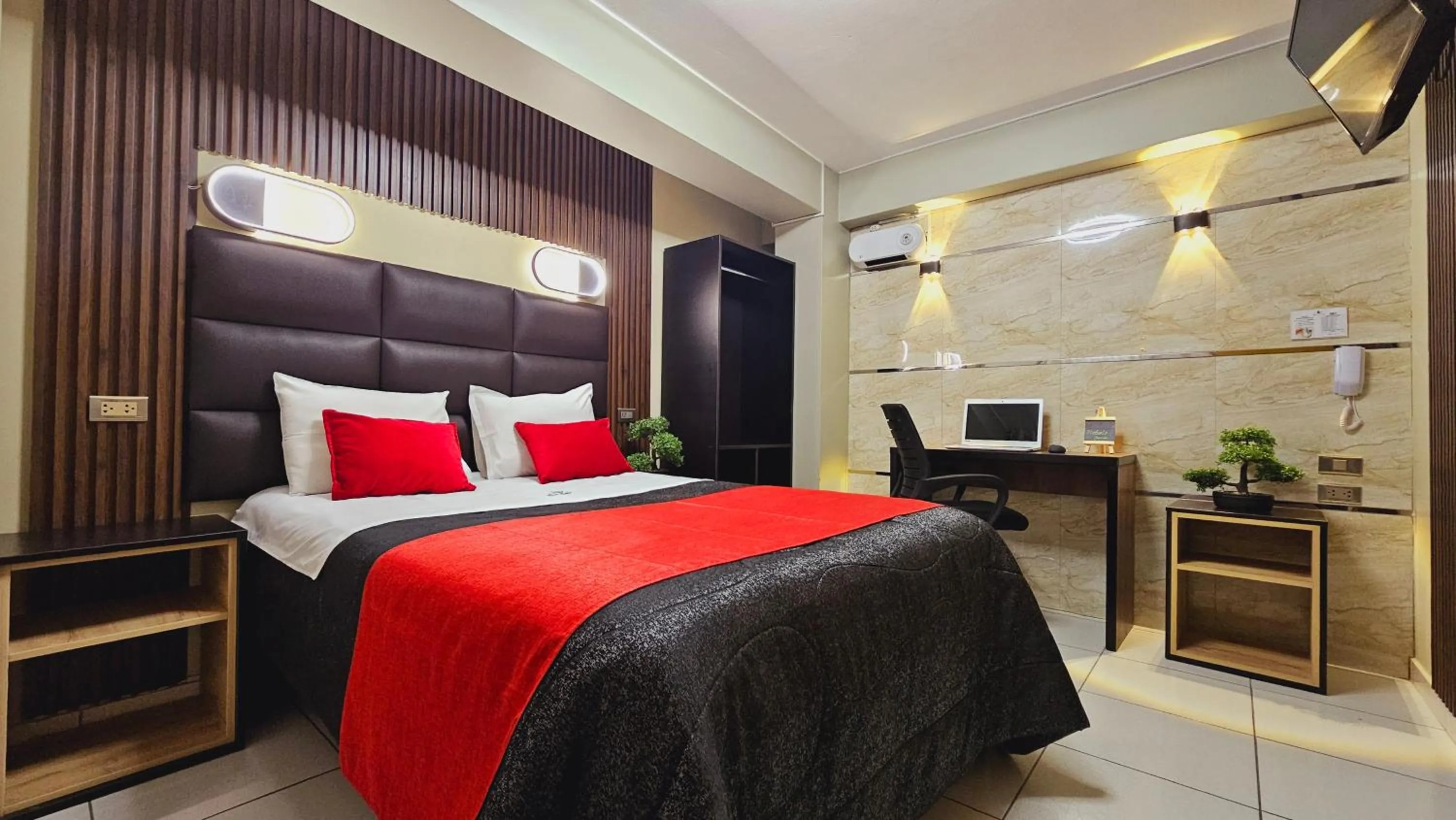 Photo of the whole room, Bed in Hotel del Valle