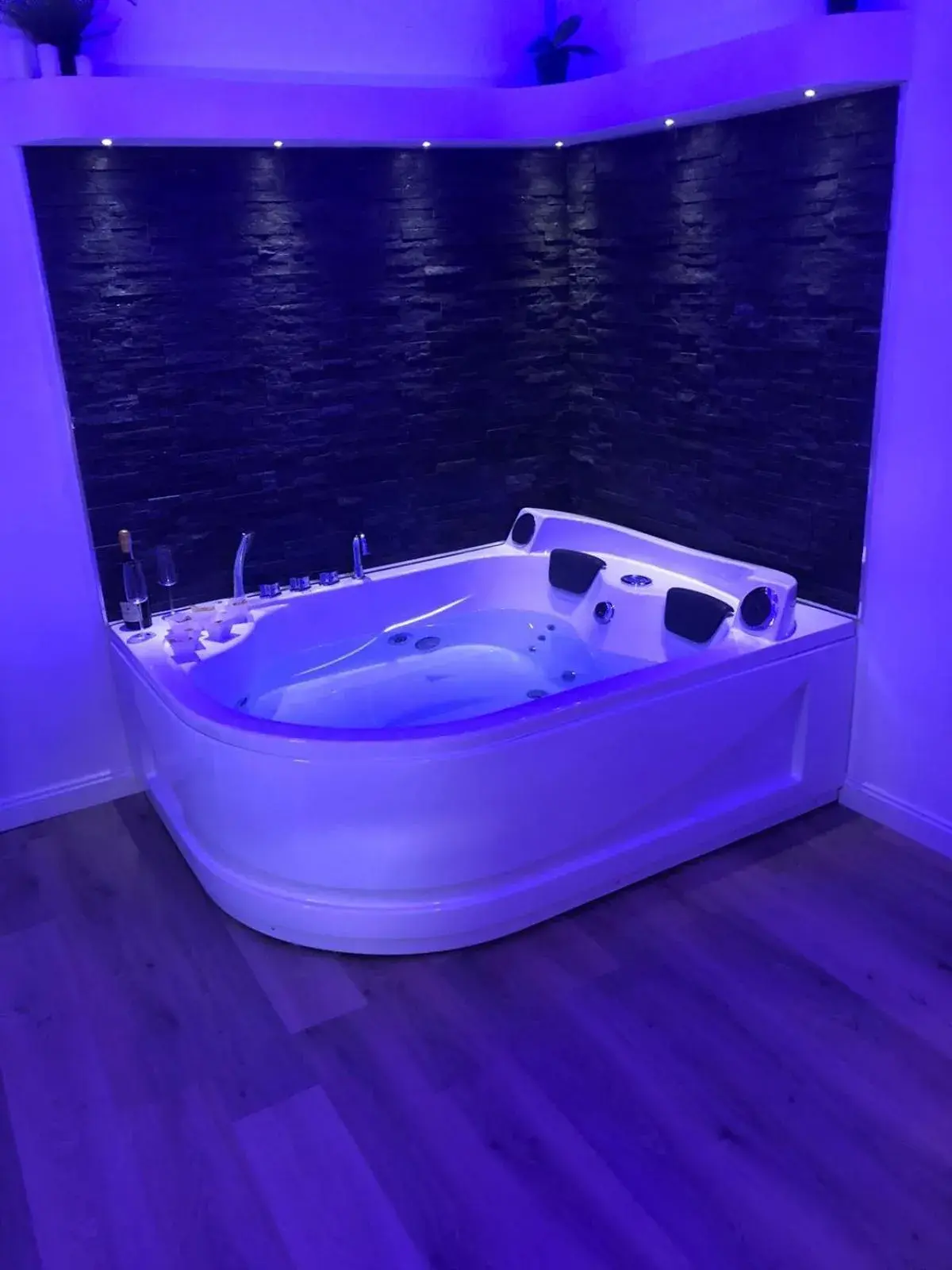 Deluxe Suite with Spa Bath - single occupancy in Messina41 Hotel Deluxe Suite with Spa Bath - single occupancy in Messina41 Hotel