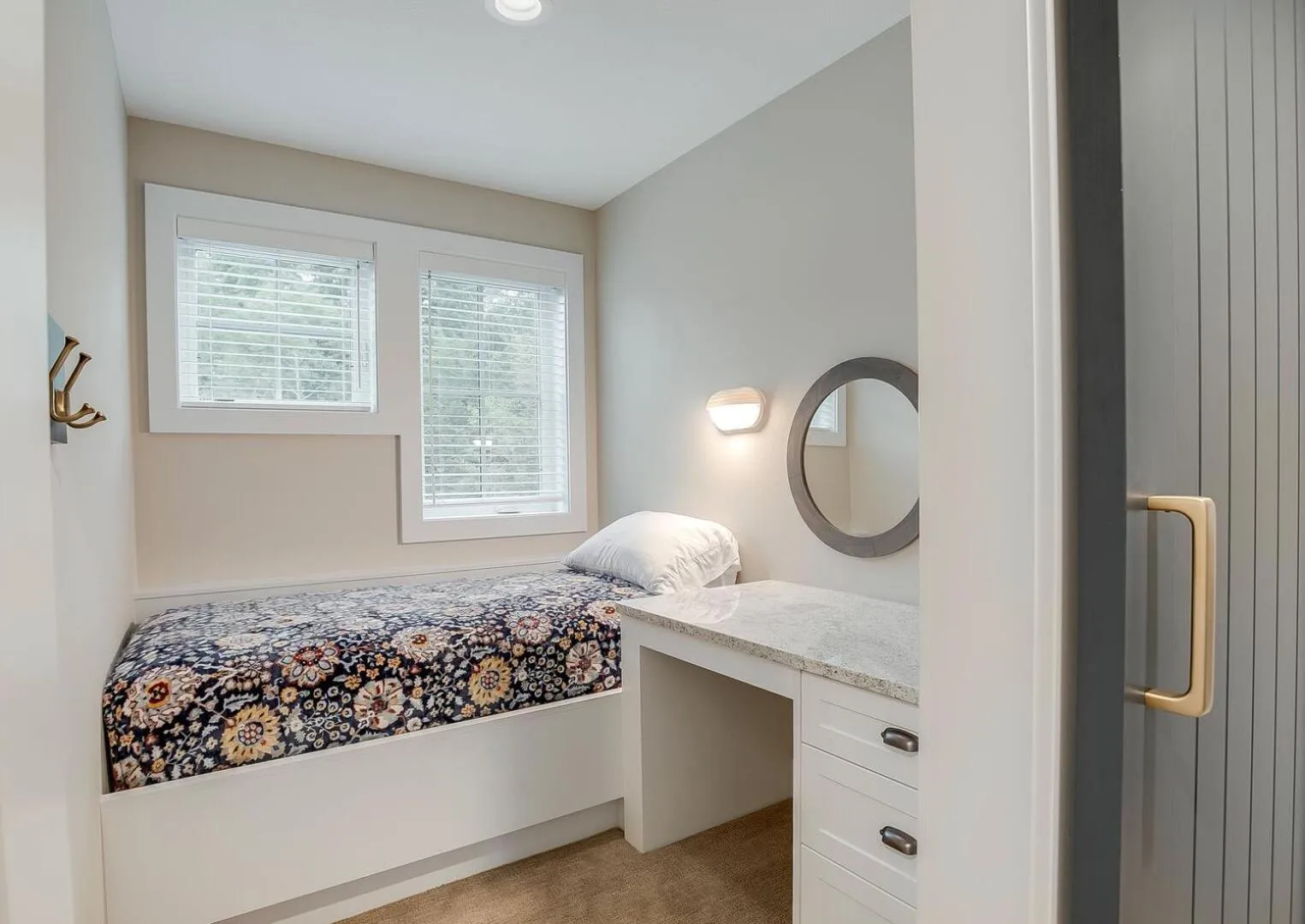 Bed in Lakemore Resort