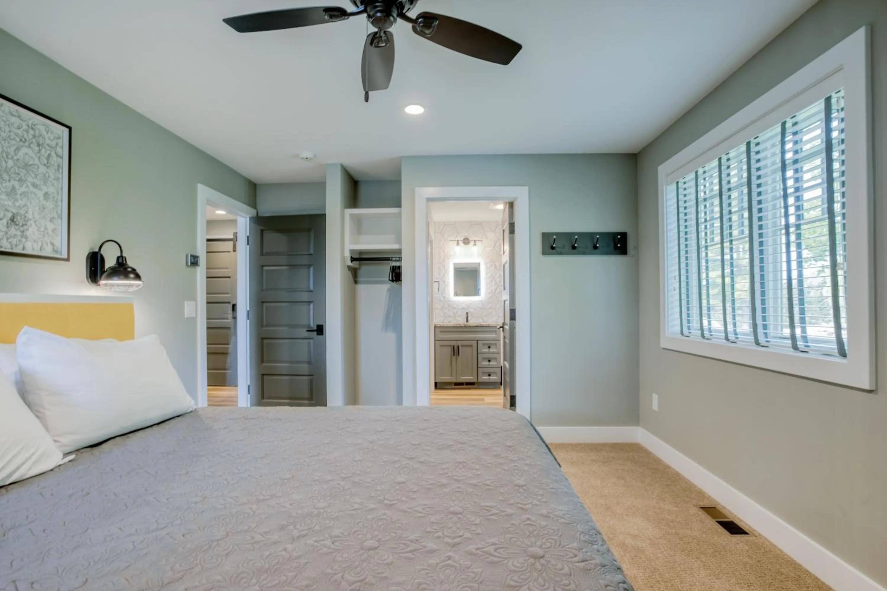 Bed in Lakemore Resort