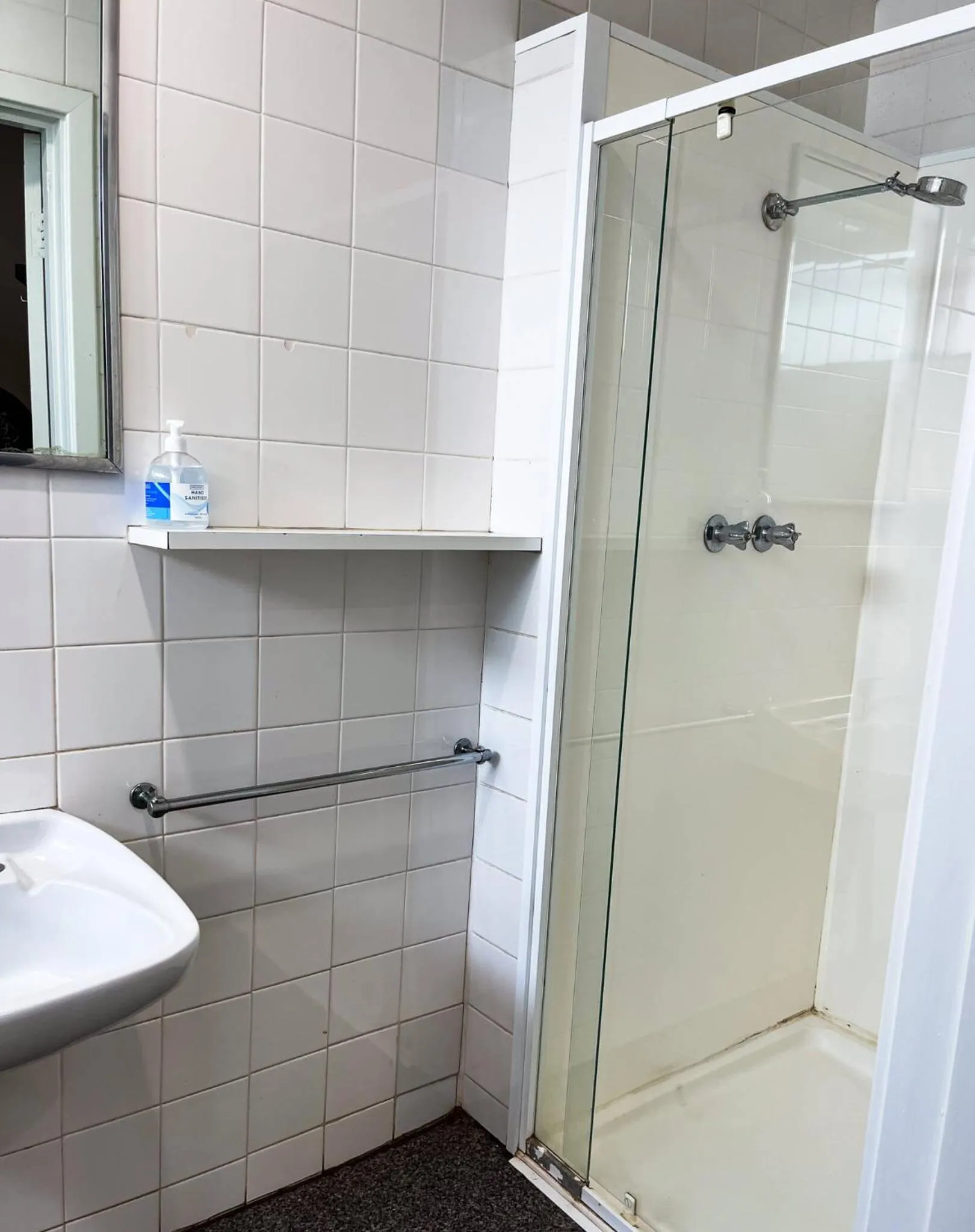 Shower in Manjimup Hotel