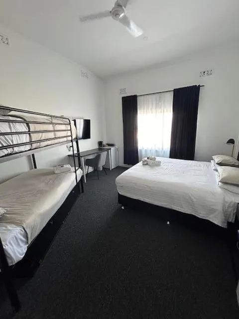 Photo of the whole room, Bed in Manjimup Hotel
