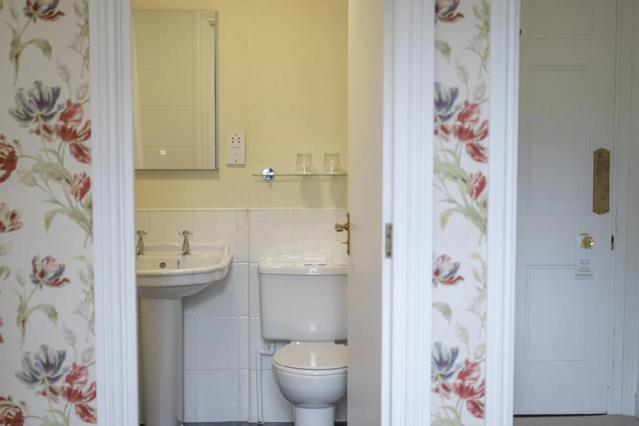 Toilet in Woodland Manor Hotel