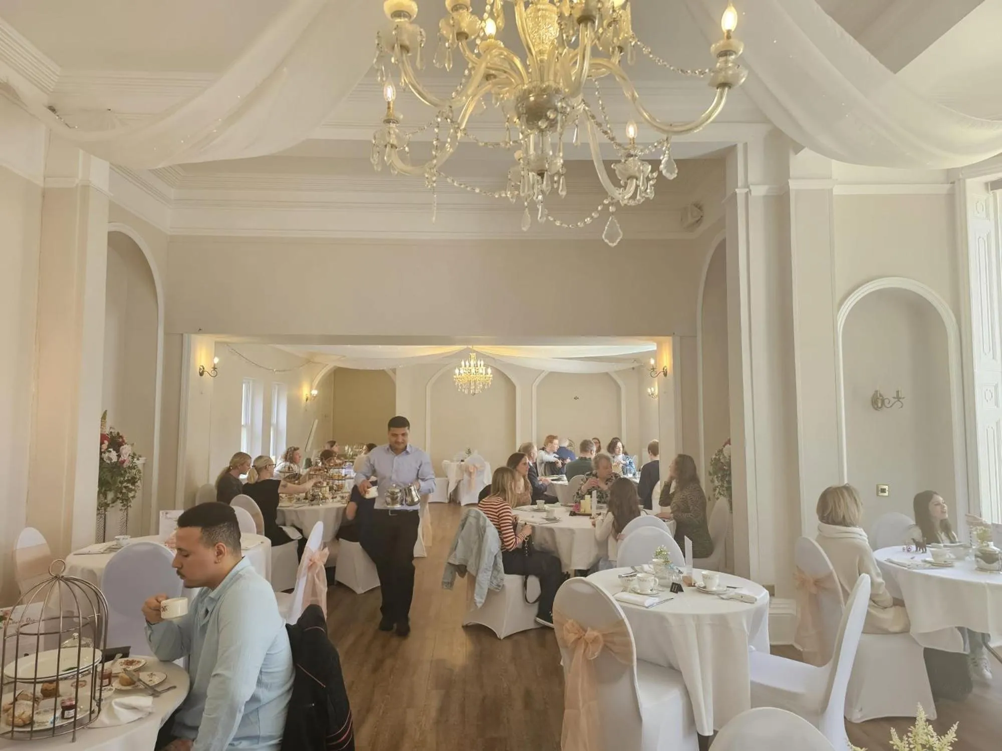 Restaurant/places to eat in Woodland Manor Hotel