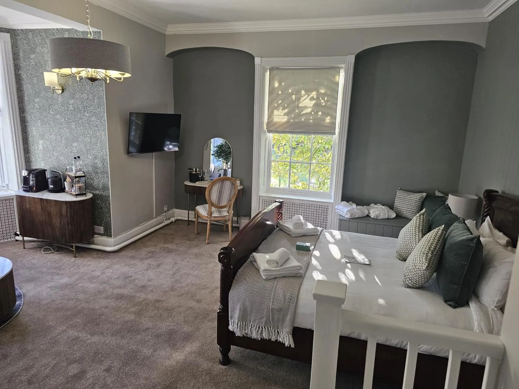 Bedroom in Woodland Manor Hotel