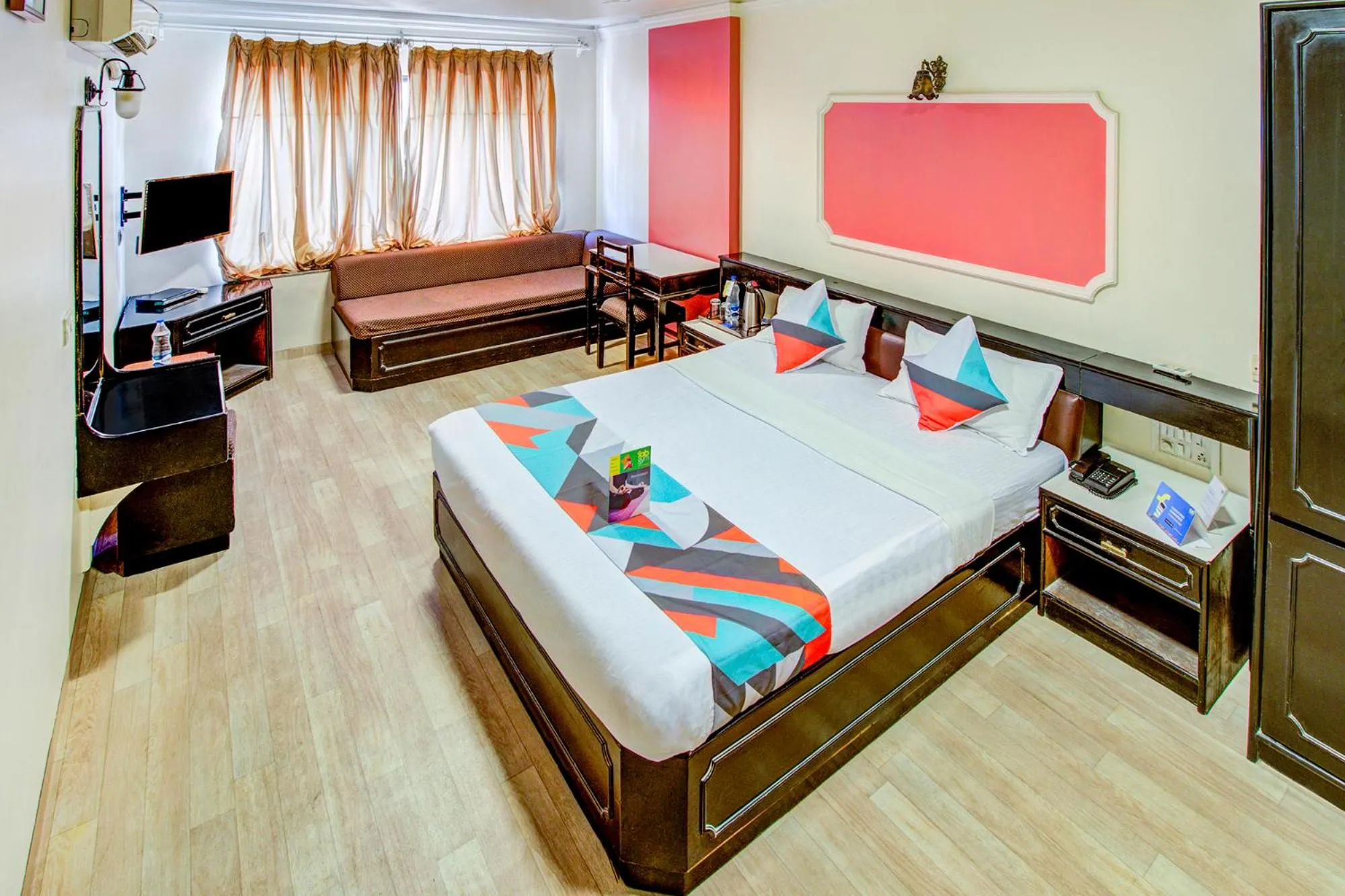 Photo of the whole room, Bed in Rutugandh Heritage