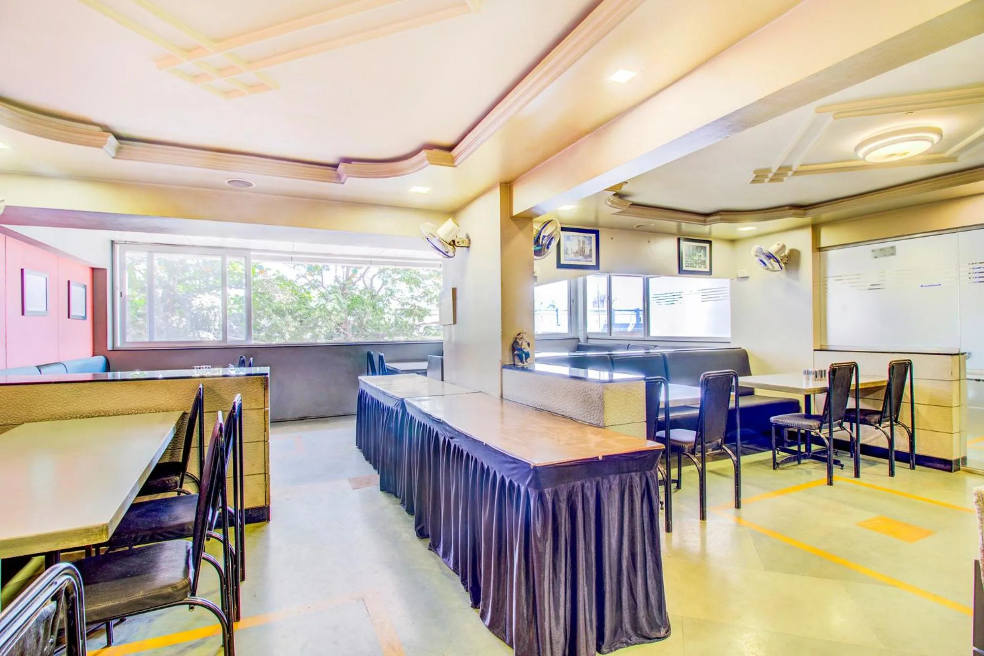 Dining area in Rutugandh Heritage