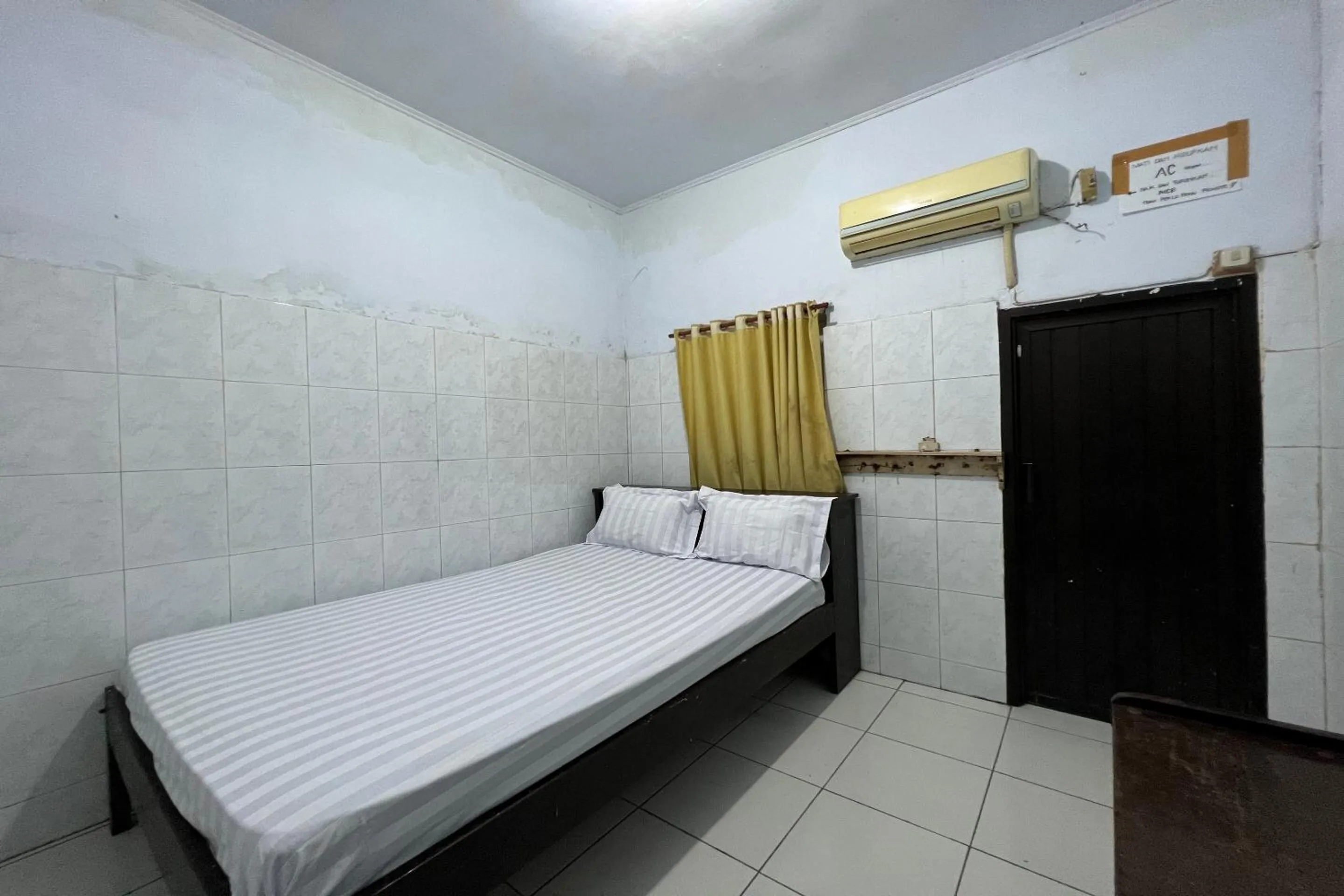 Bedroom, Bed in Hotel O Pondok Surya Near Fakultas Teknik Unhas Gowa