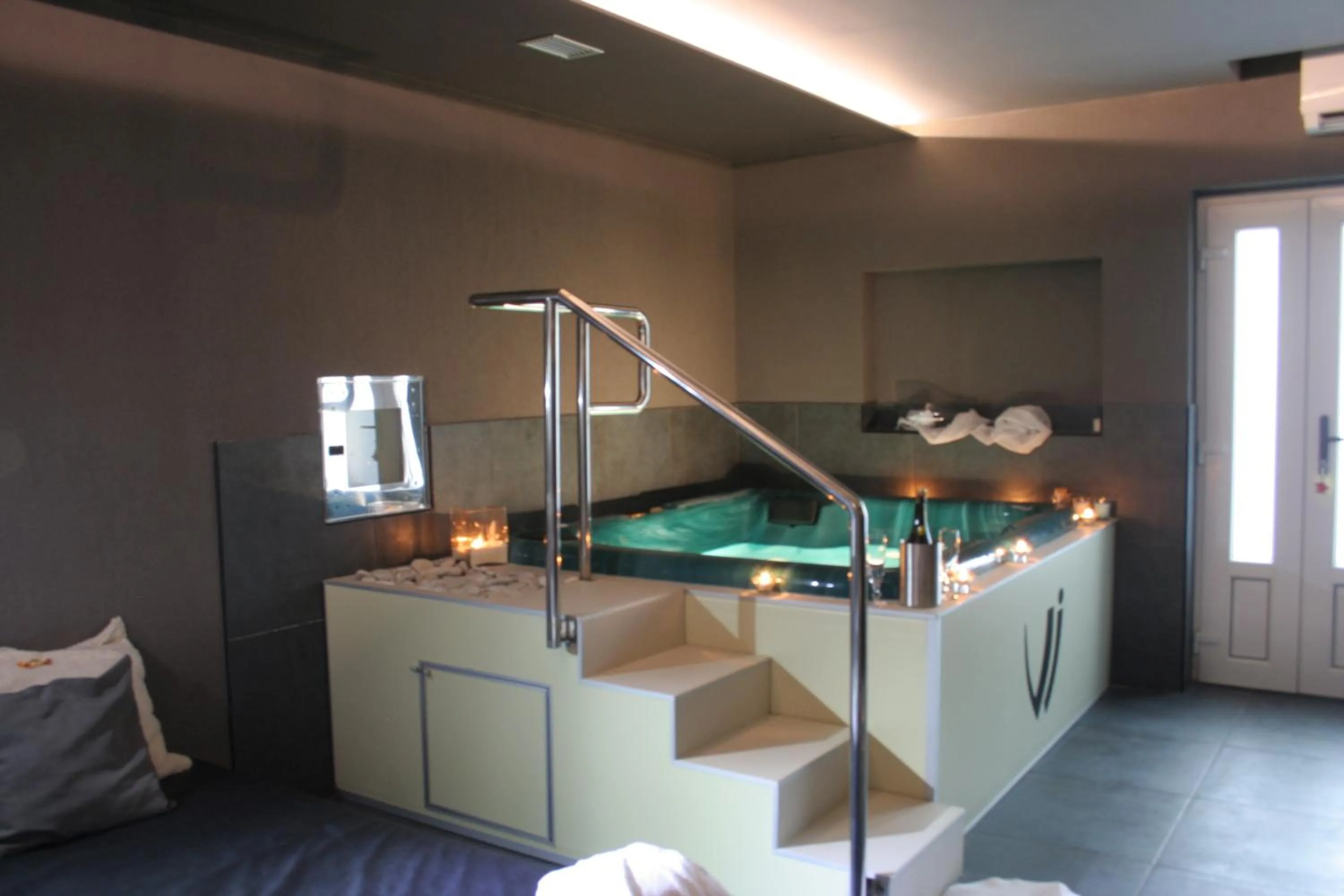 Hot Tub, Bed in Wellness Villa Istriana