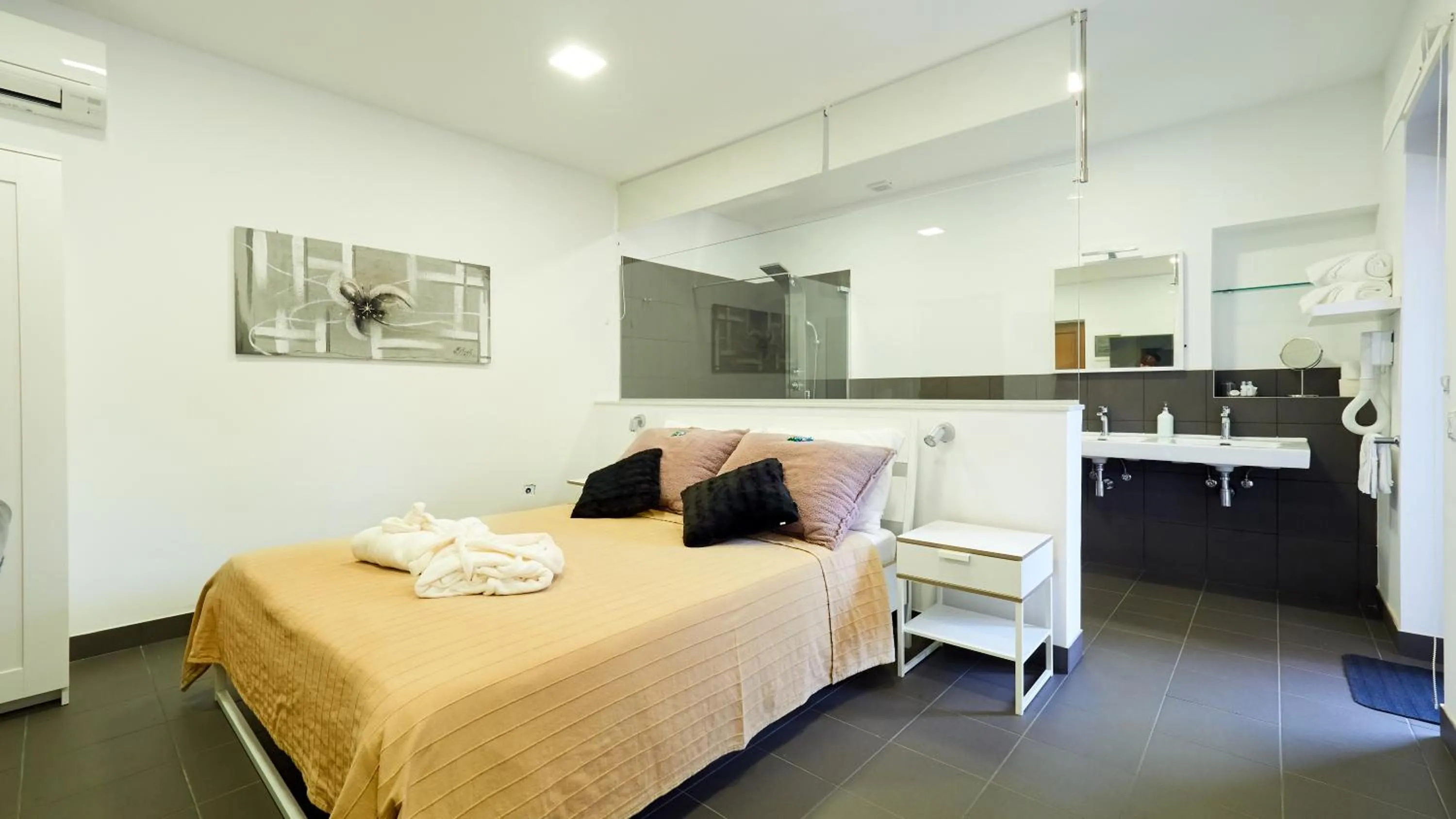 Bed in Wellness Villa Istriana