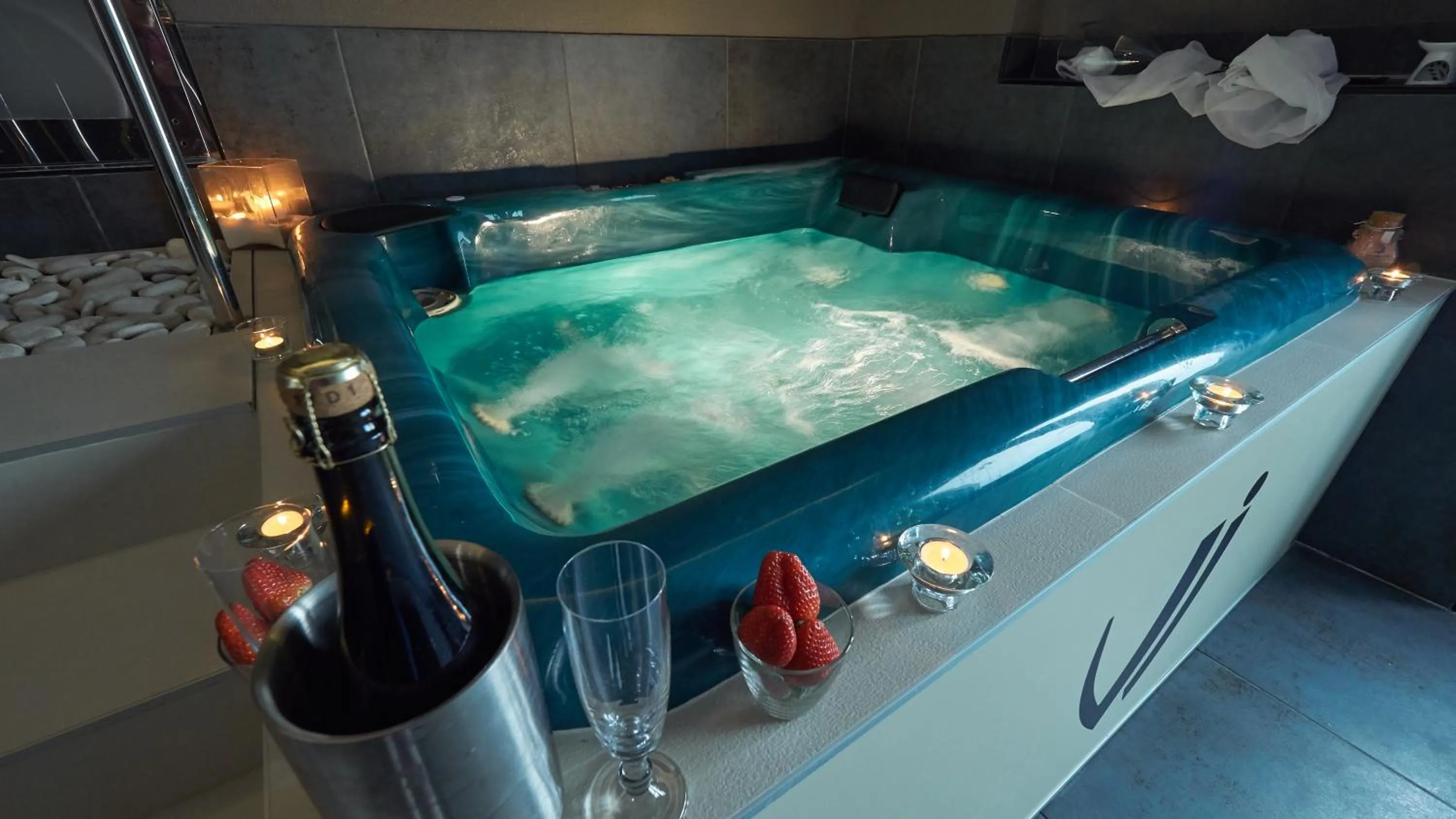 Hot Tub in Wellness Villa Istriana