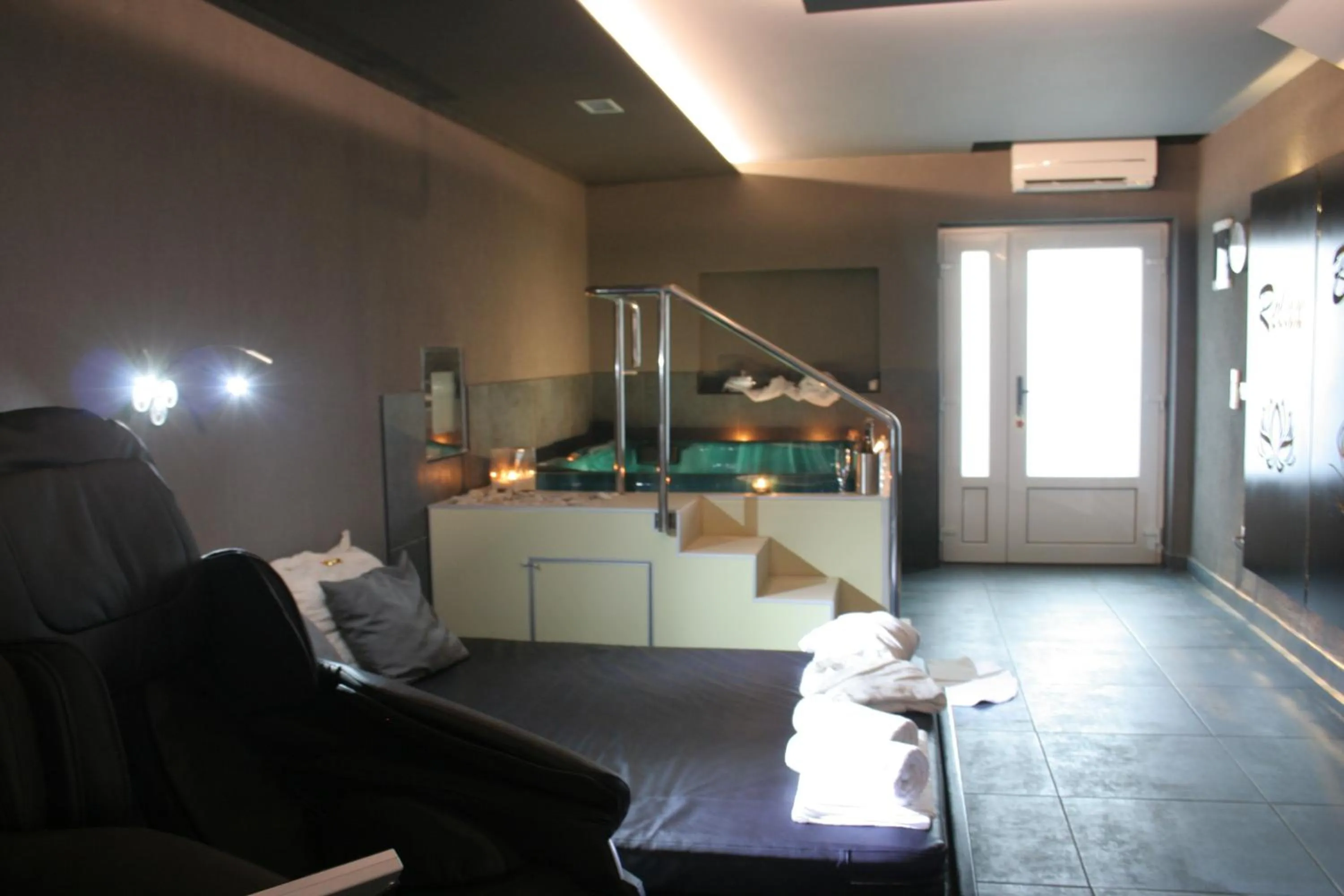 Hot Tub, Bed in Wellness Villa Istriana