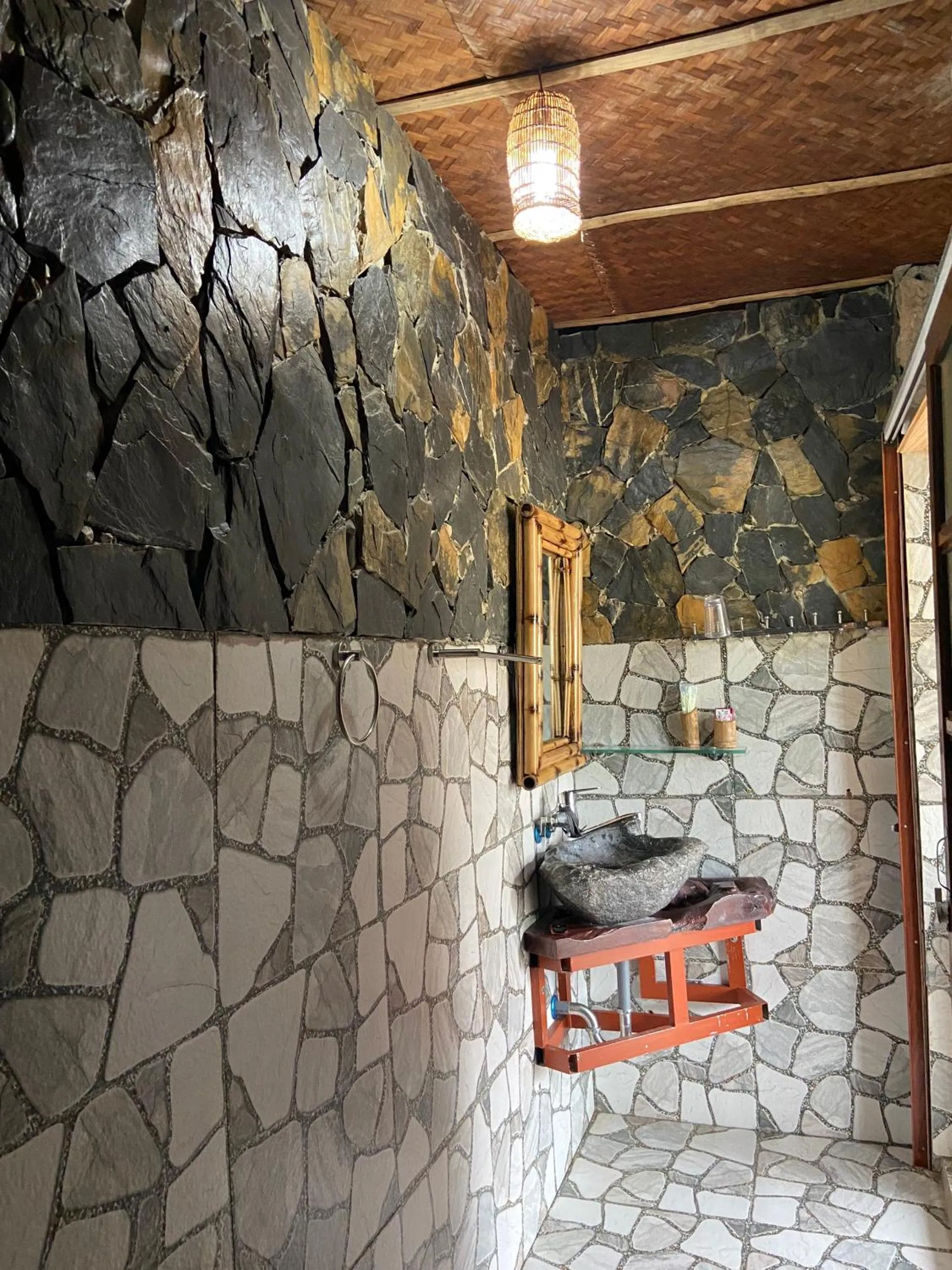 Shower in Mai Chau La Vida Homestay