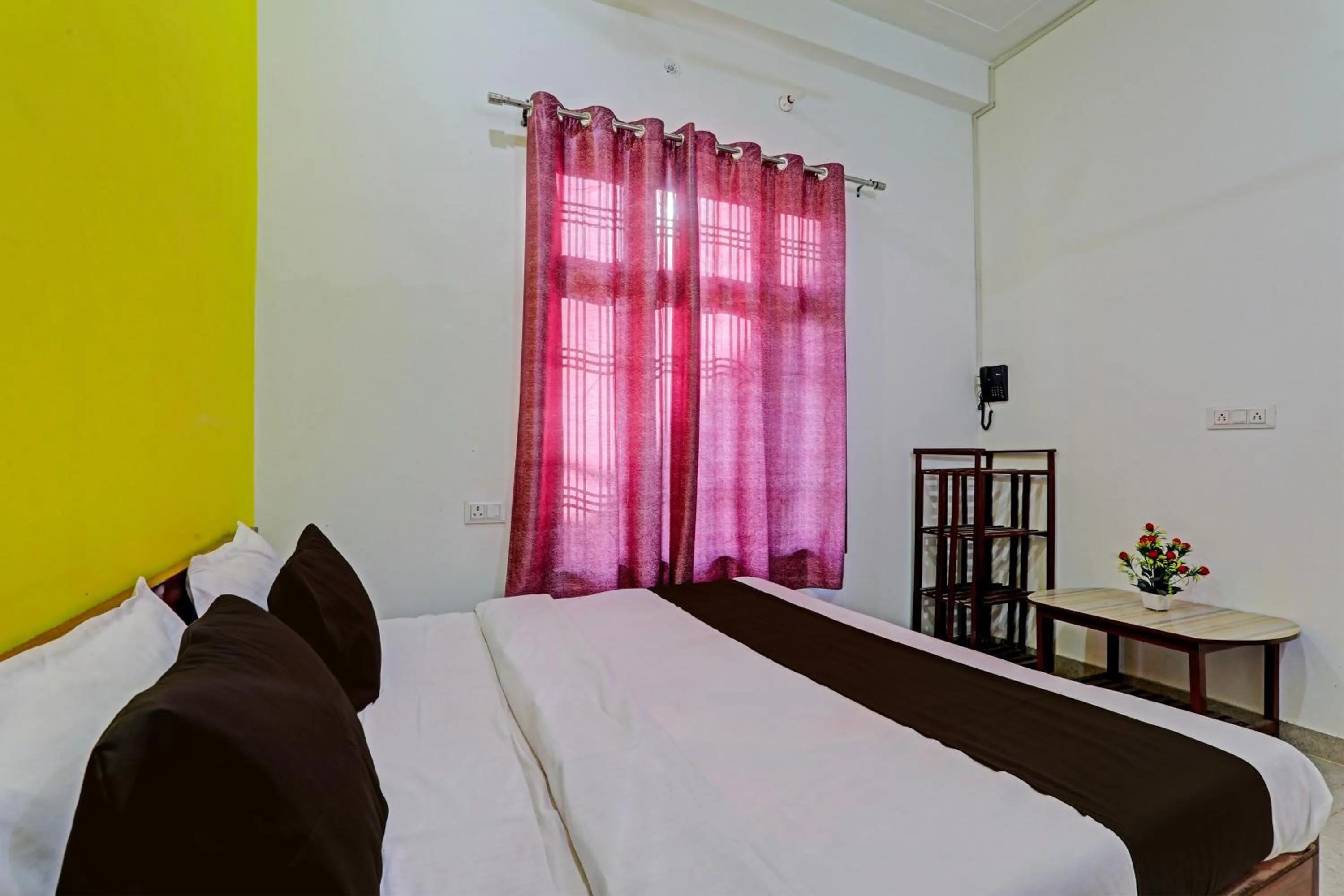 Bedroom, Bed in Hotel O Vikas Inn