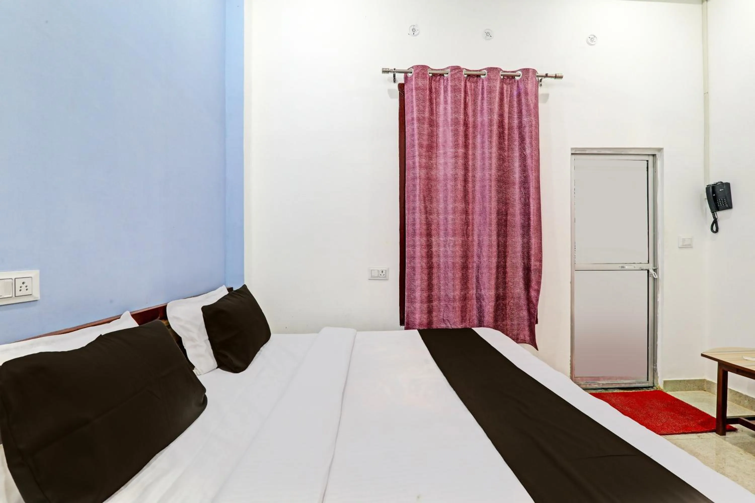 Bedroom, Bed in Hotel O Vikas Inn