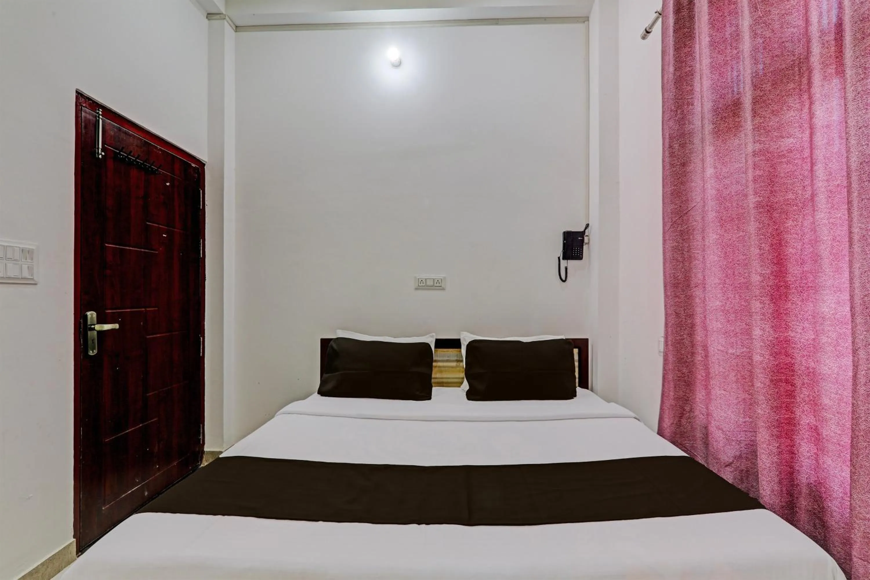 Bedroom, Bed in Hotel O Vikas Inn