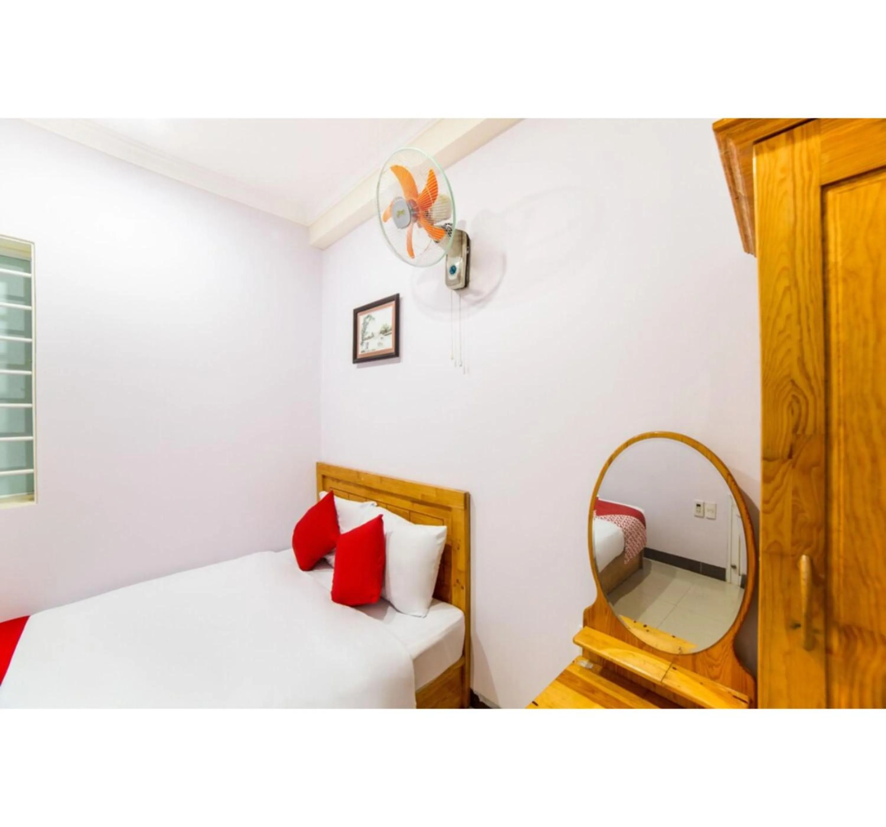 Bedroom in OYO 553 Truong Giang Hotel