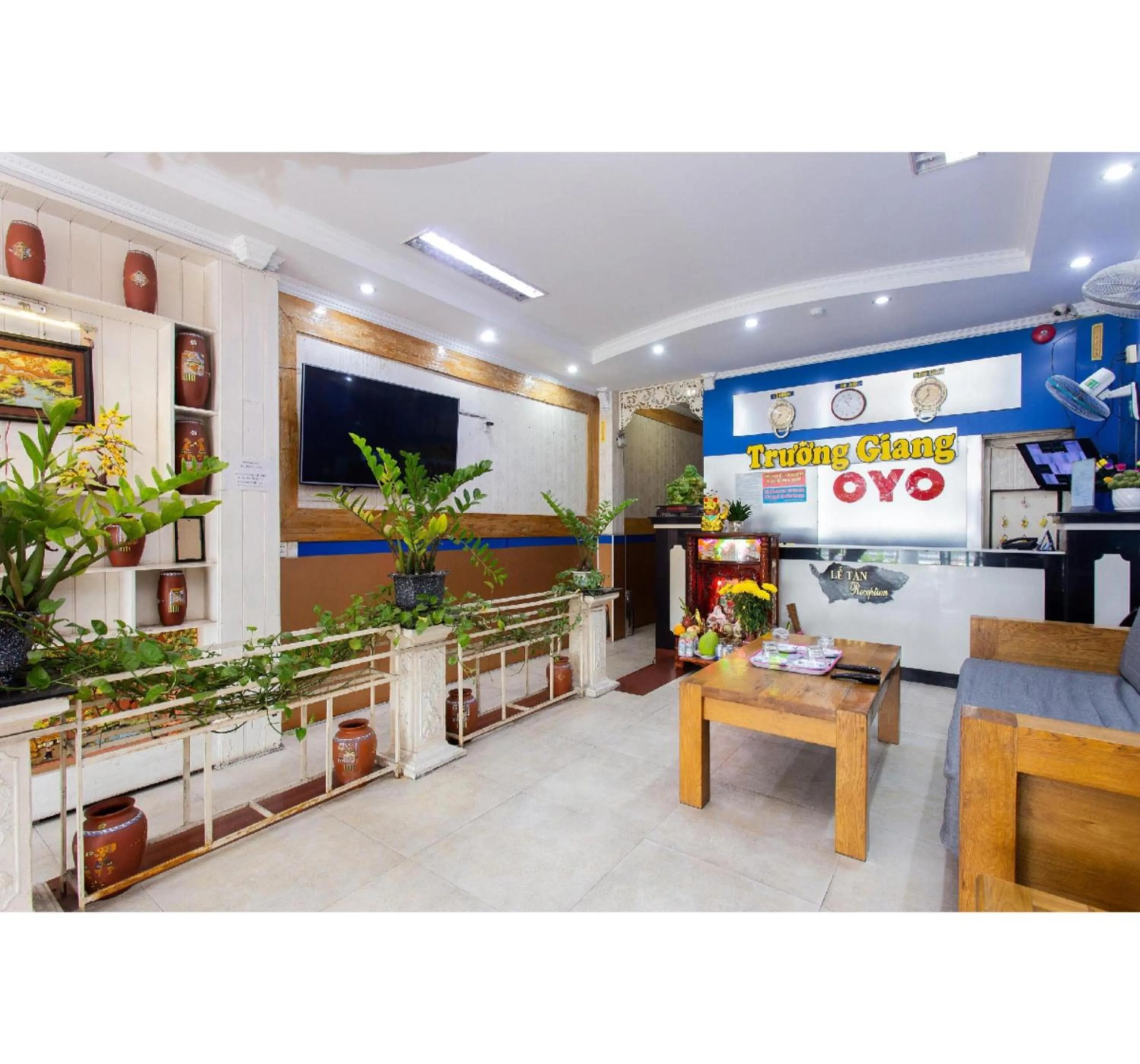 Lobby or reception in OYO 553 Truong Giang Hotel