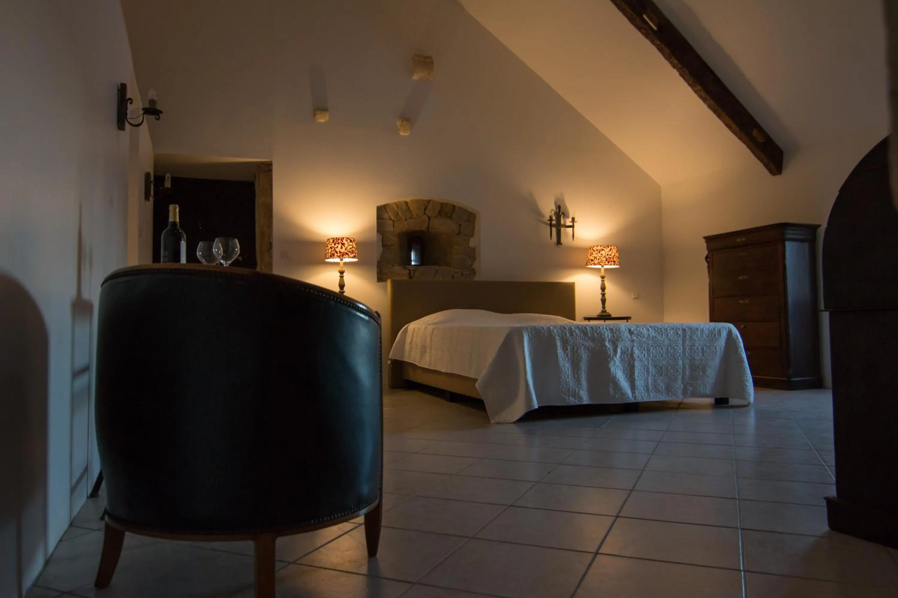 Photo of the whole room, Bed in Le Chateau de Claids