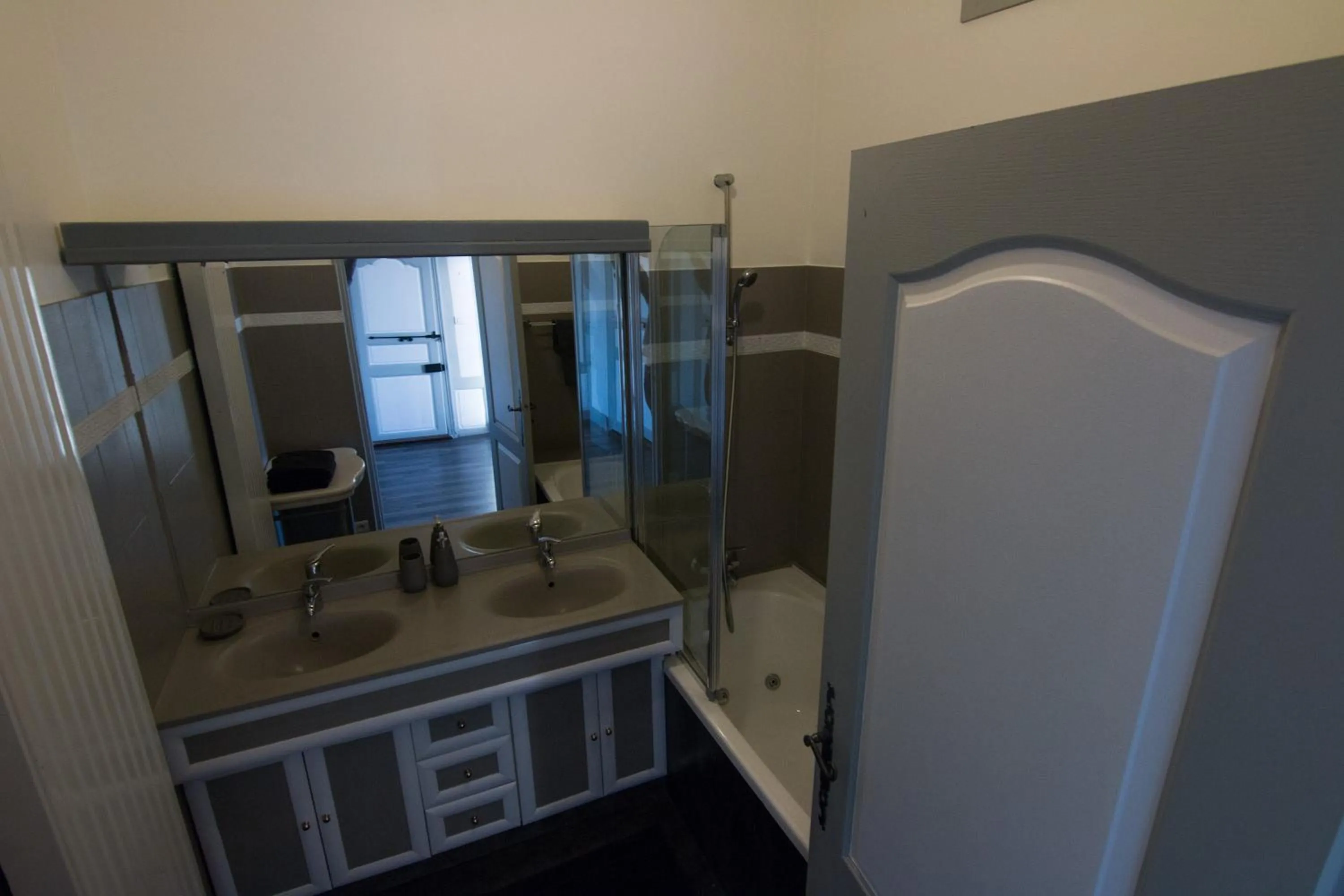 Bathroom in Le Chateau de Claids