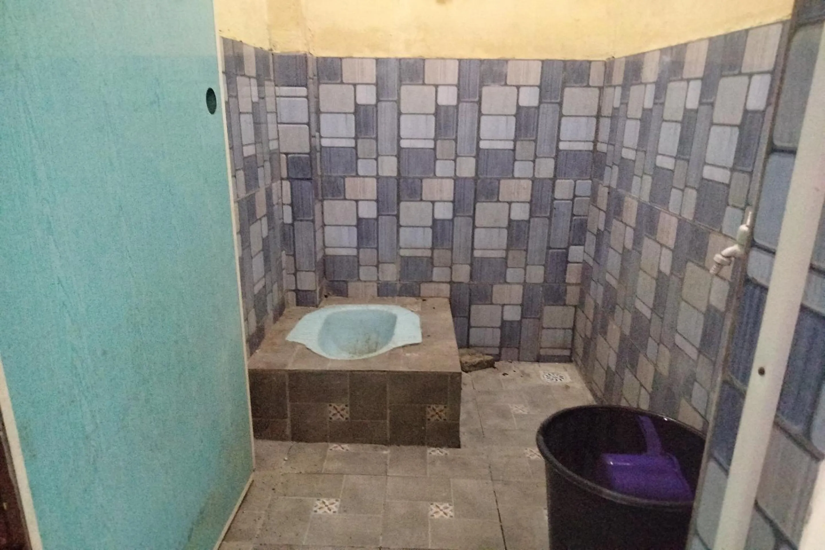 Bathroom in Hotel O Lewi Family Guest House Near GBKP Bangun Mulia Km. 11