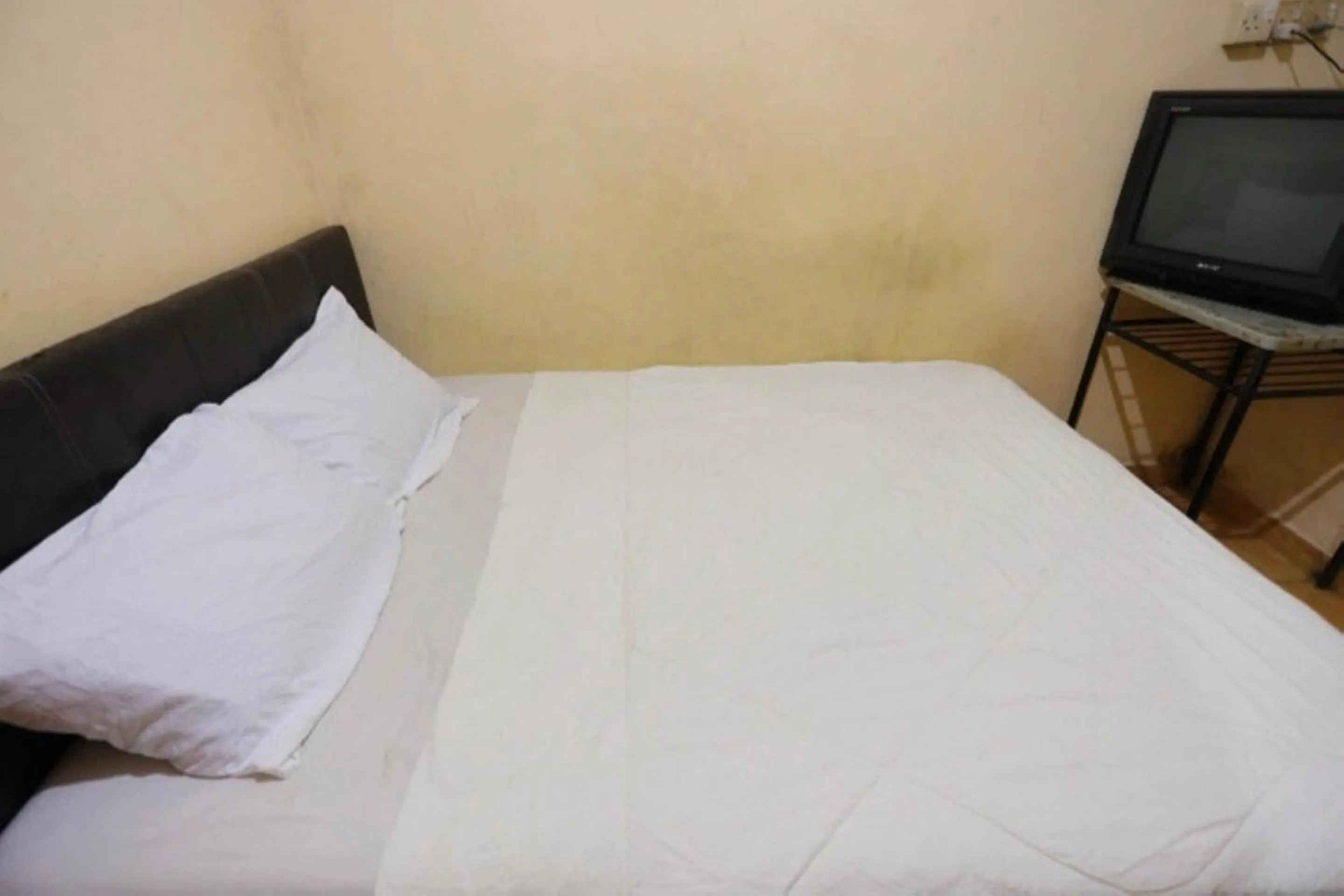 Bedroom, Bed in Hotel O Lewi Family Guest House Near GBKP Bangun Mulia Km. 11