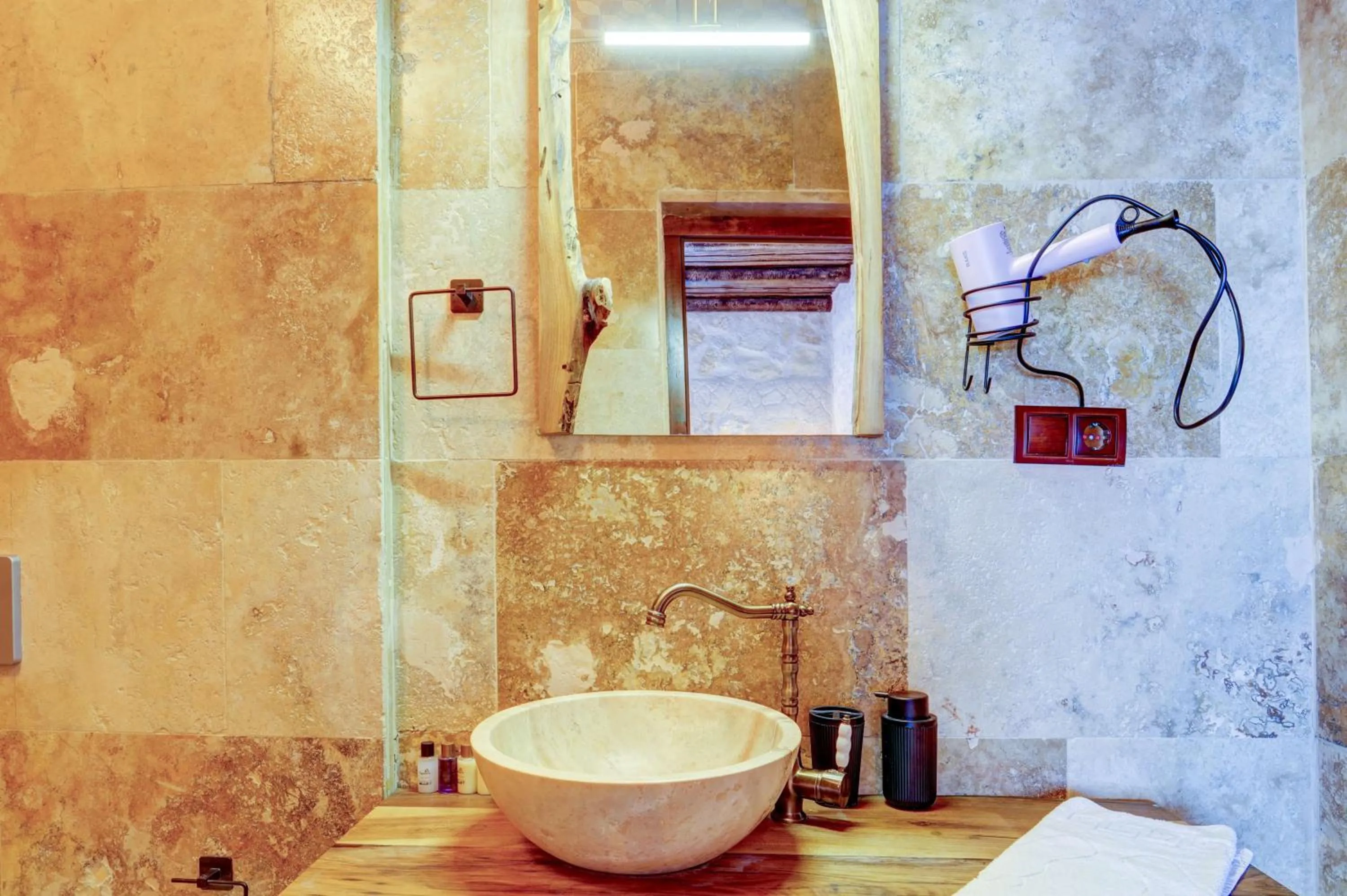 Shower in Ceran Stone House