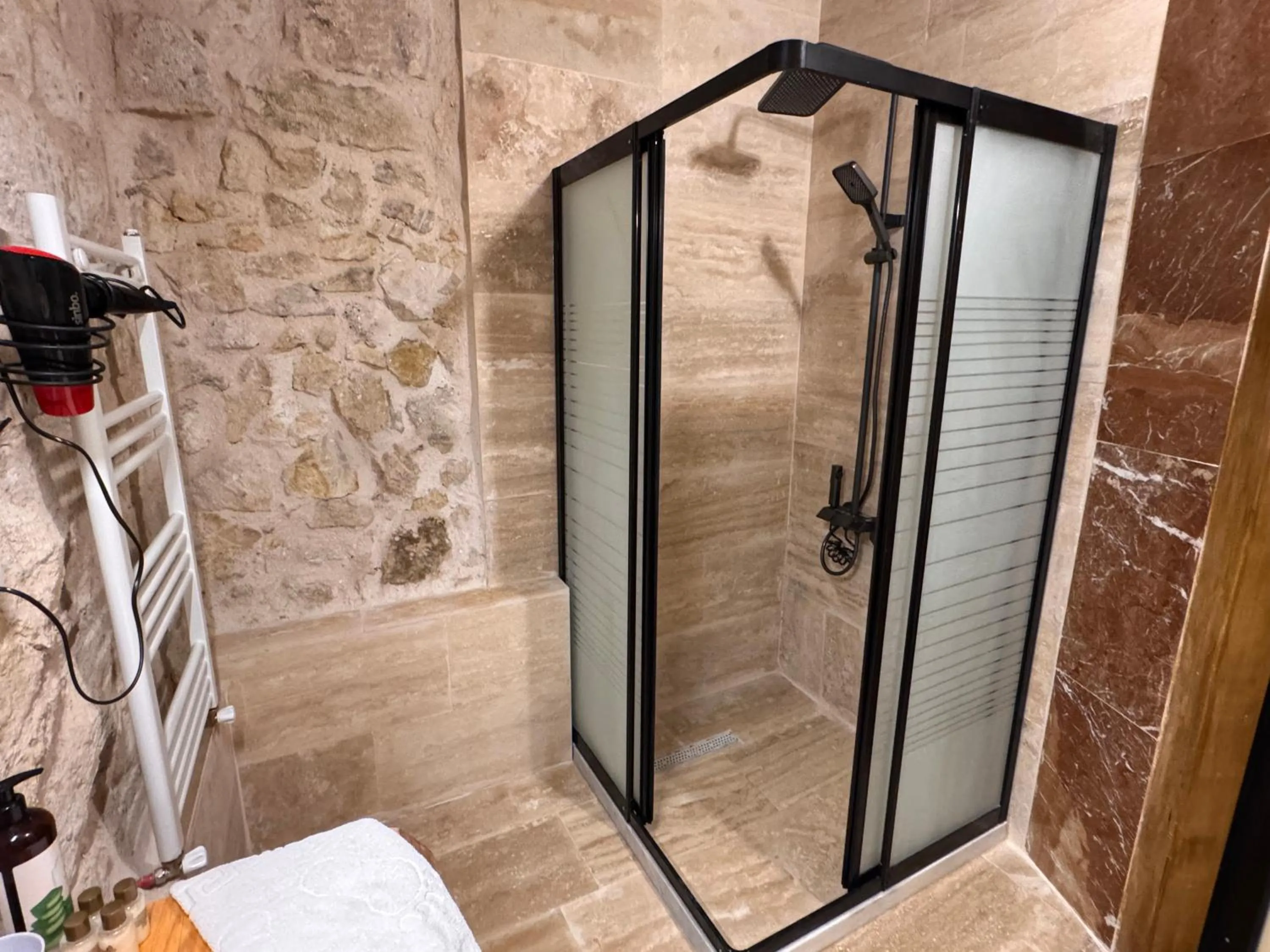 Shower in Ceran Stone House