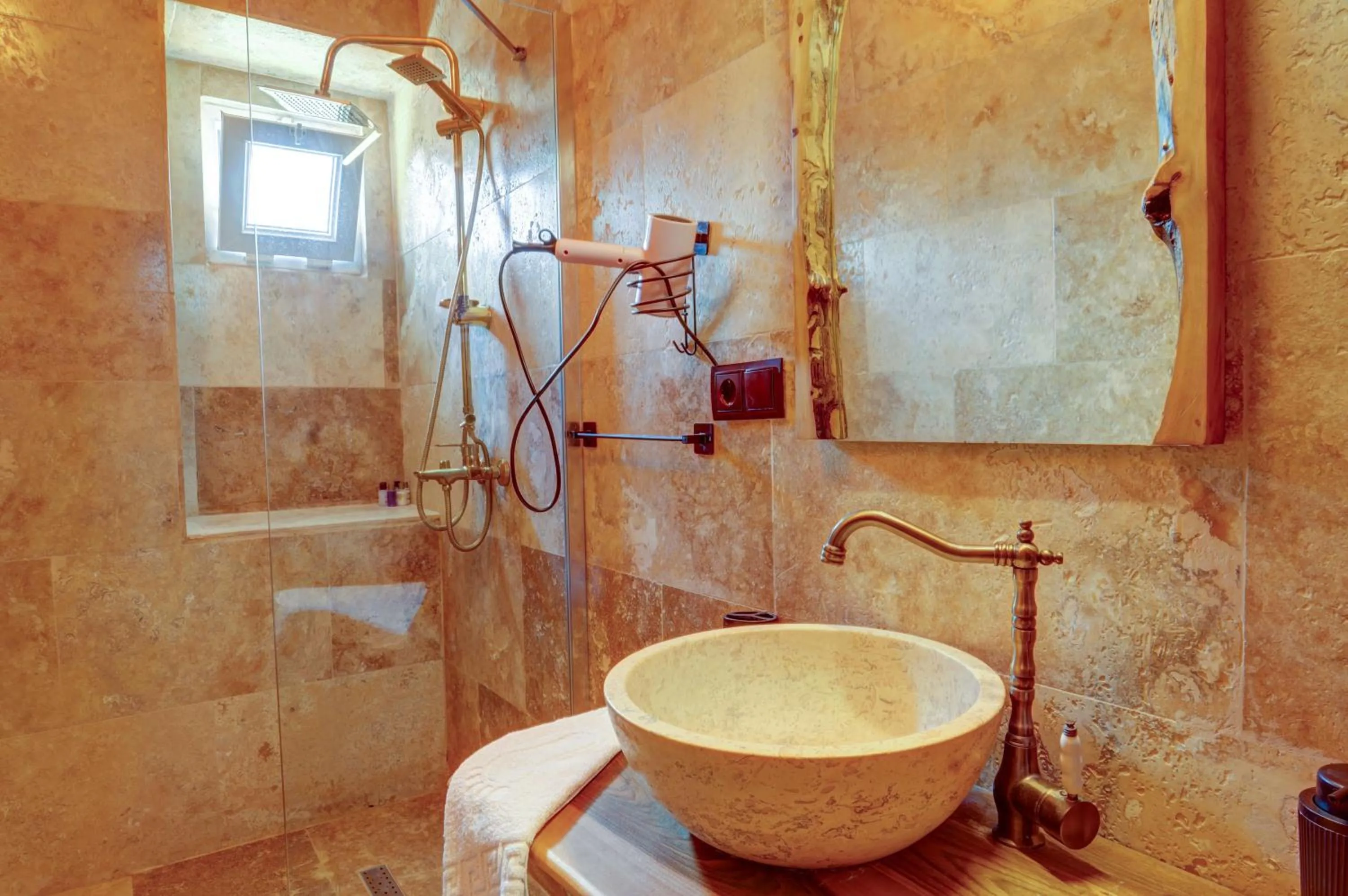 Shower in Ceran Stone House