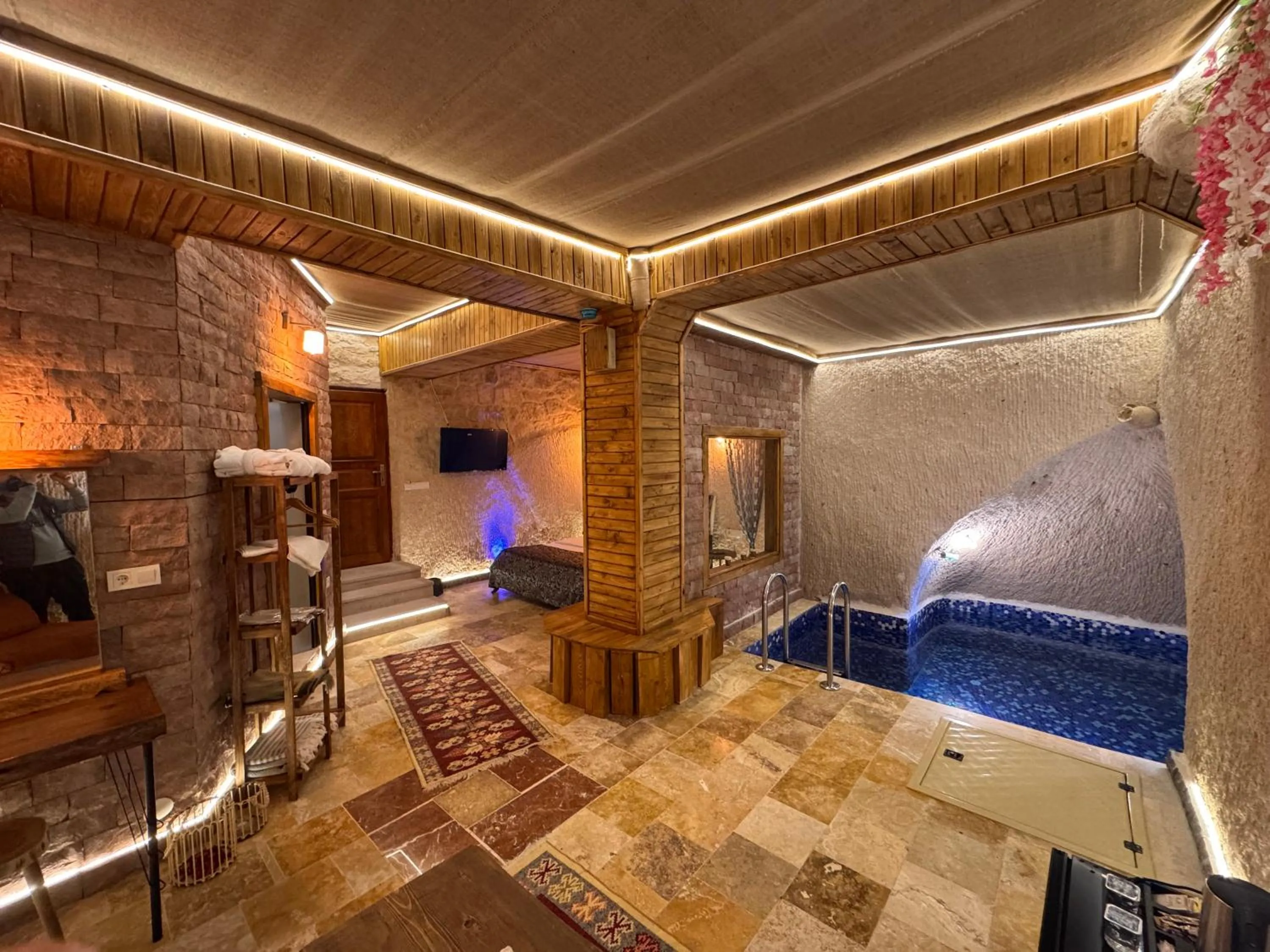 Pool view in Ceran Stone House