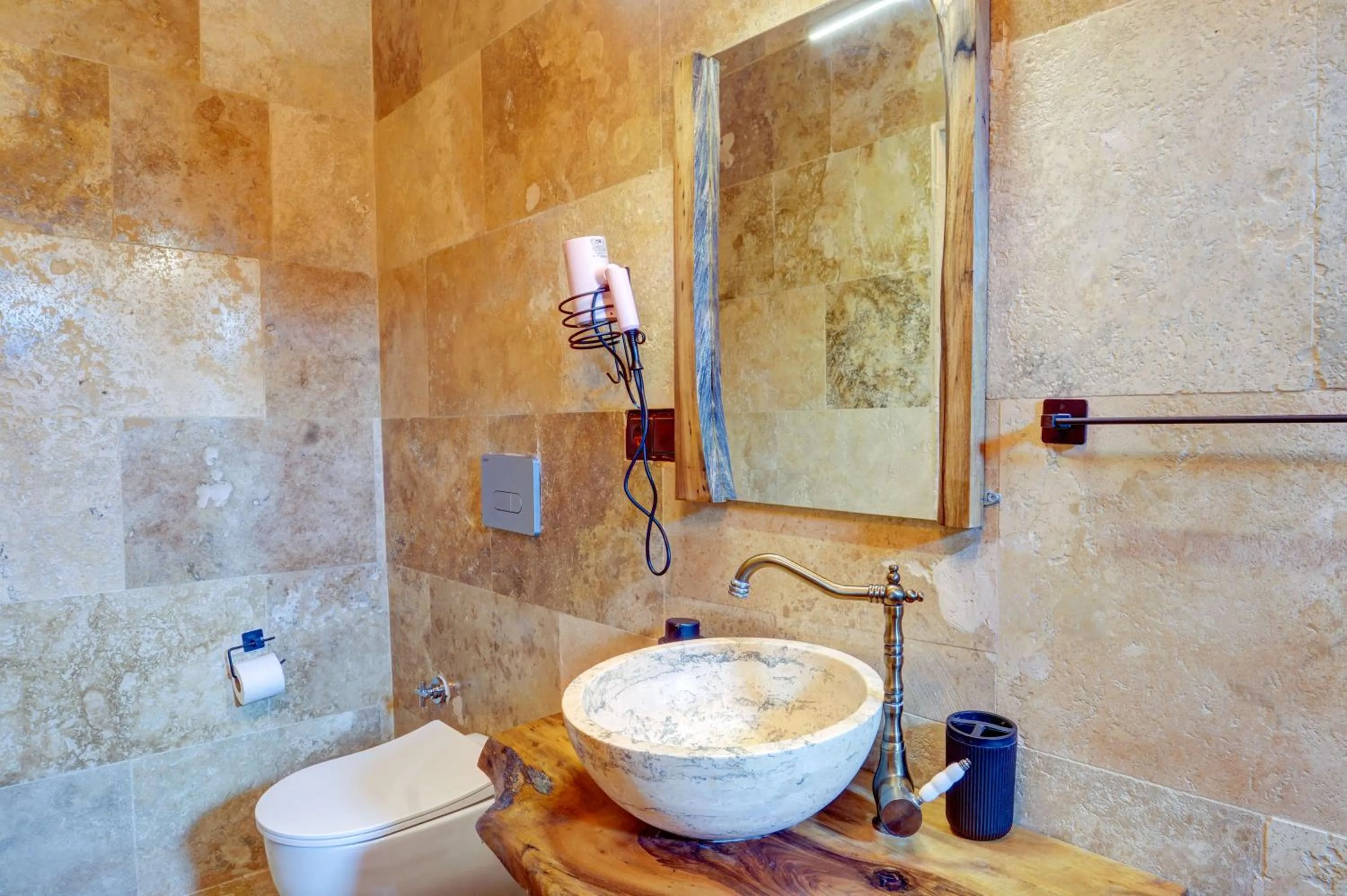 Shower in Ceran Stone House
