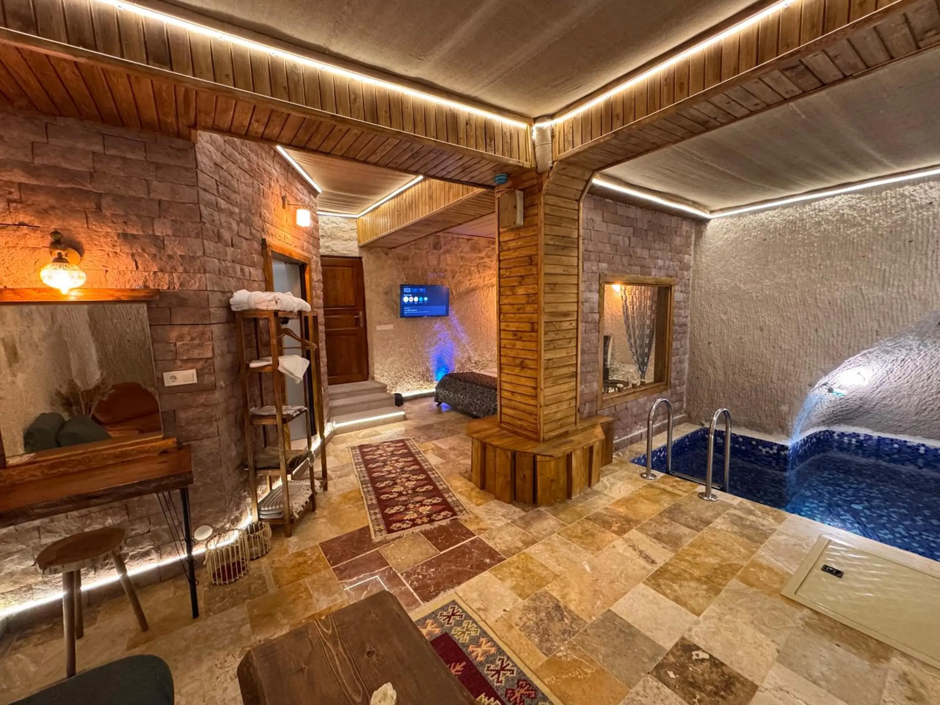 Suite with Private Pool in Ceran Stone House Suite with Private Pool in Ceran Stone House