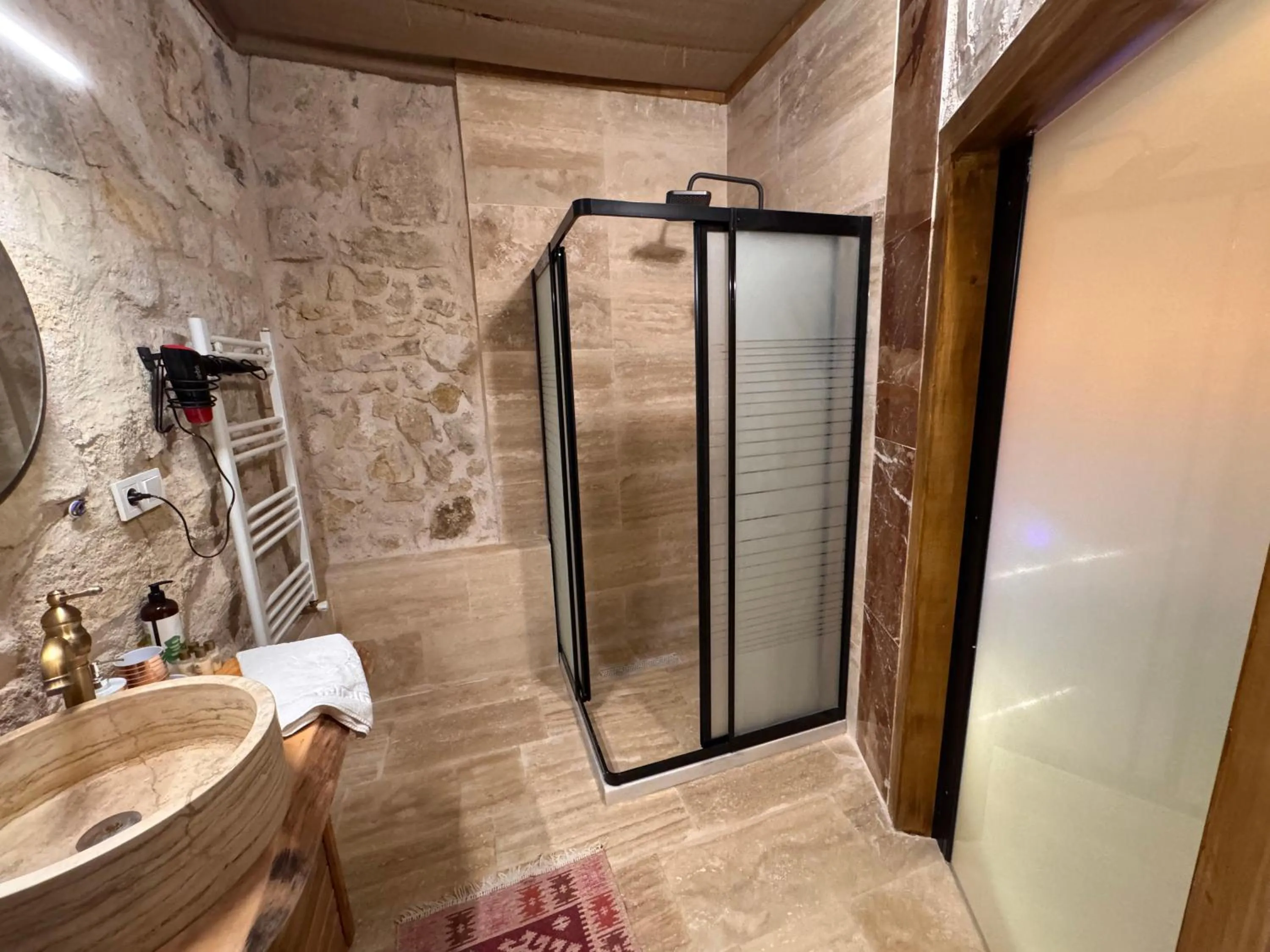 Shower in Ceran Stone House