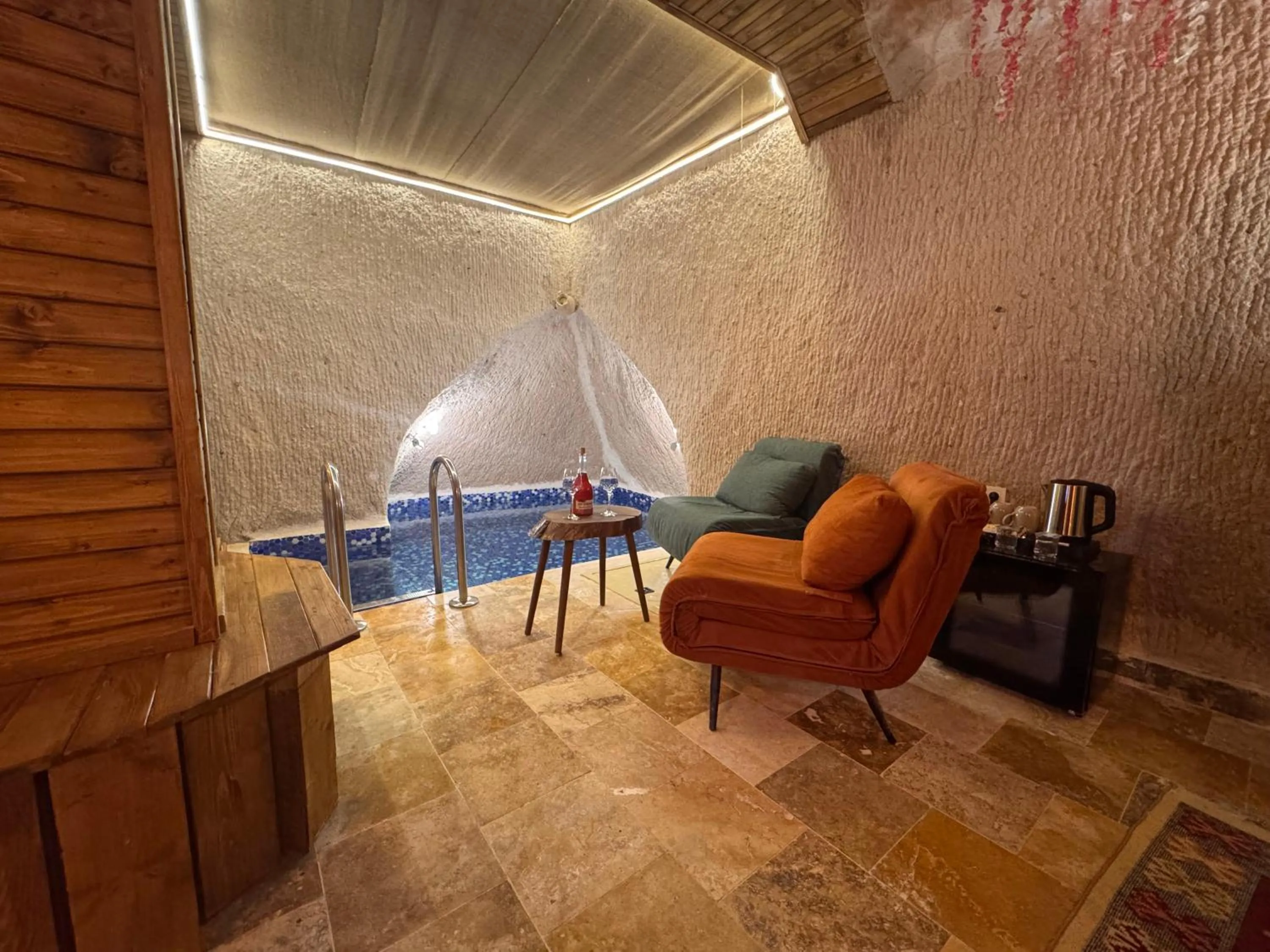 Swimming pool in Ceran Stone House