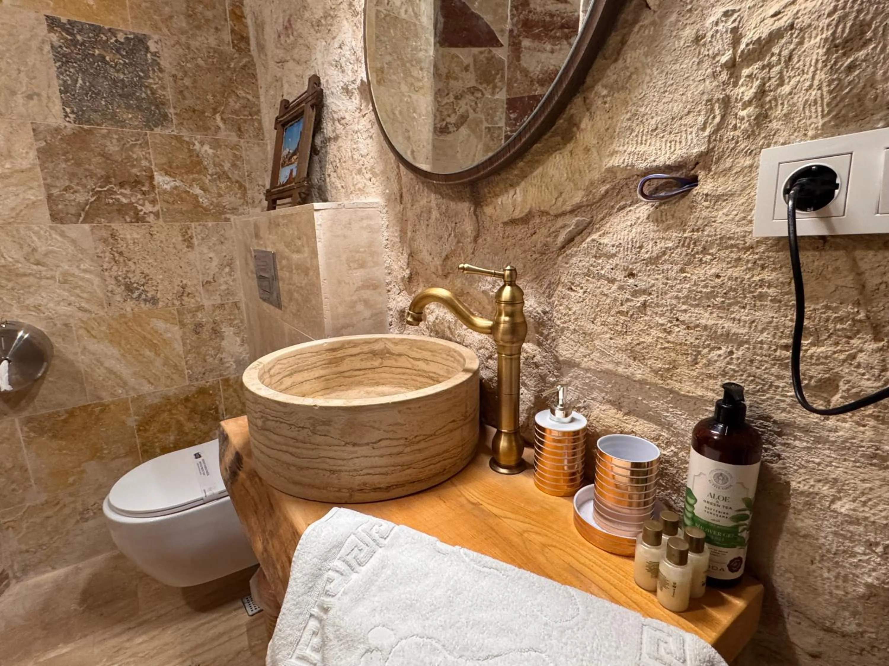 Shower in Ceran Stone House