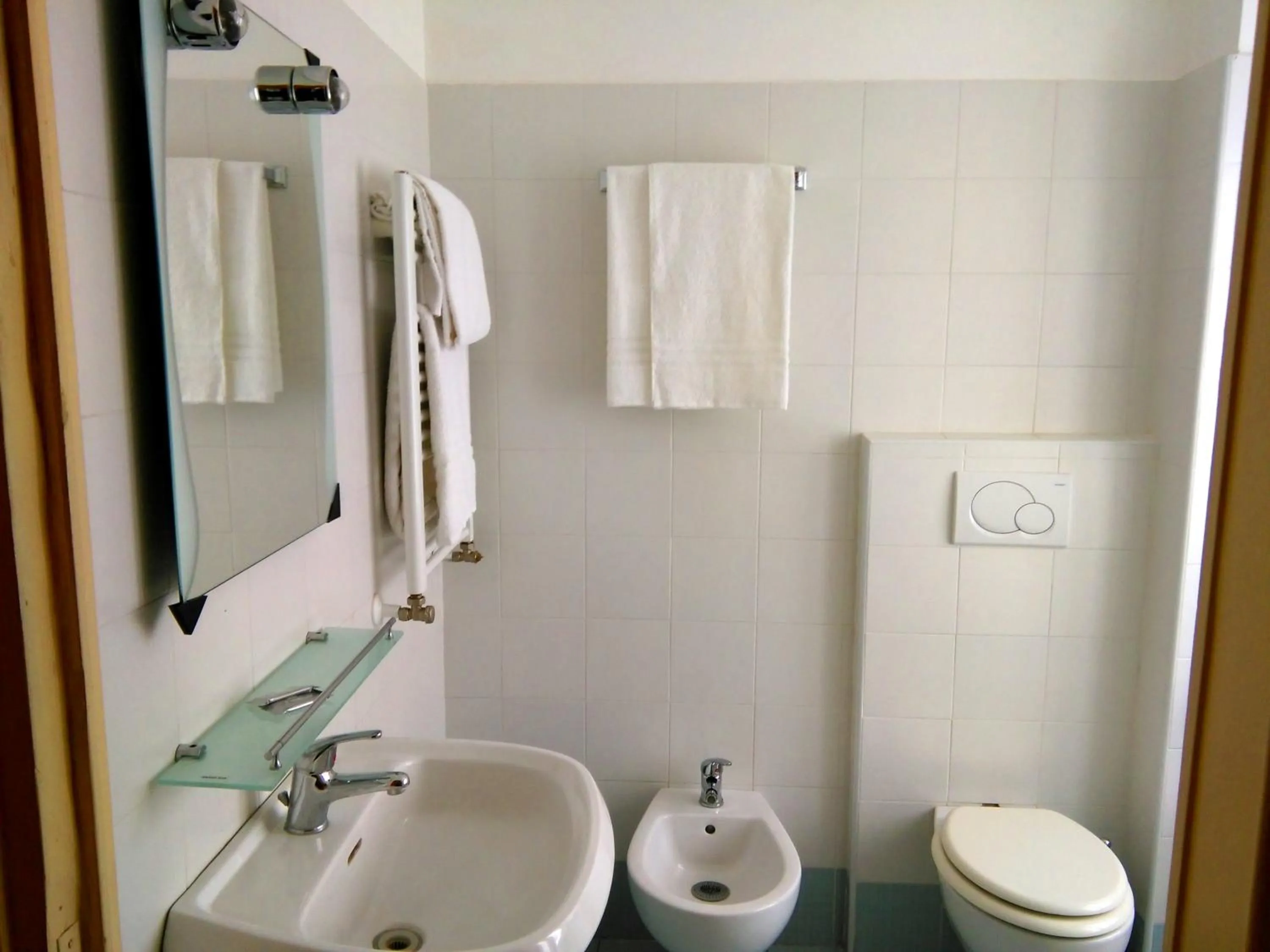 Bathroom in Colosseoinn