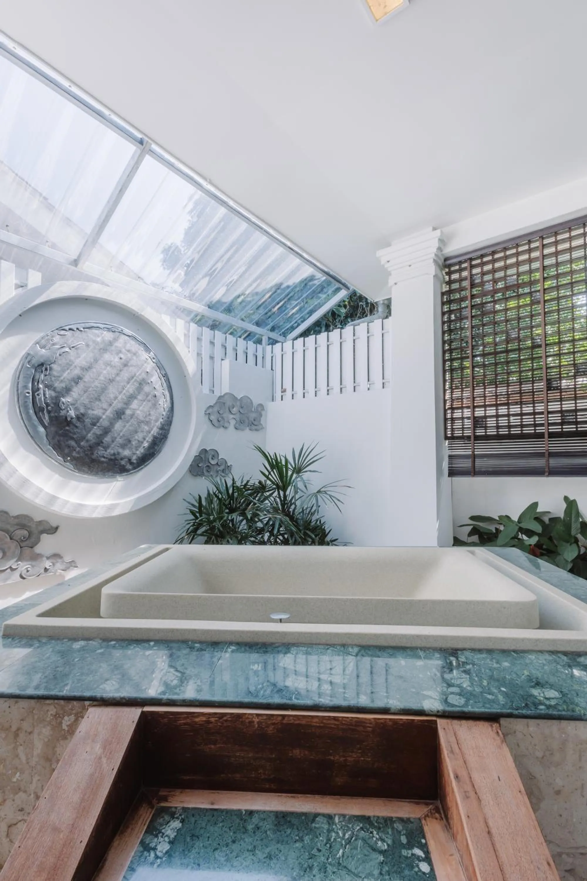 Hot Tub in Lunar Mansion Hotel