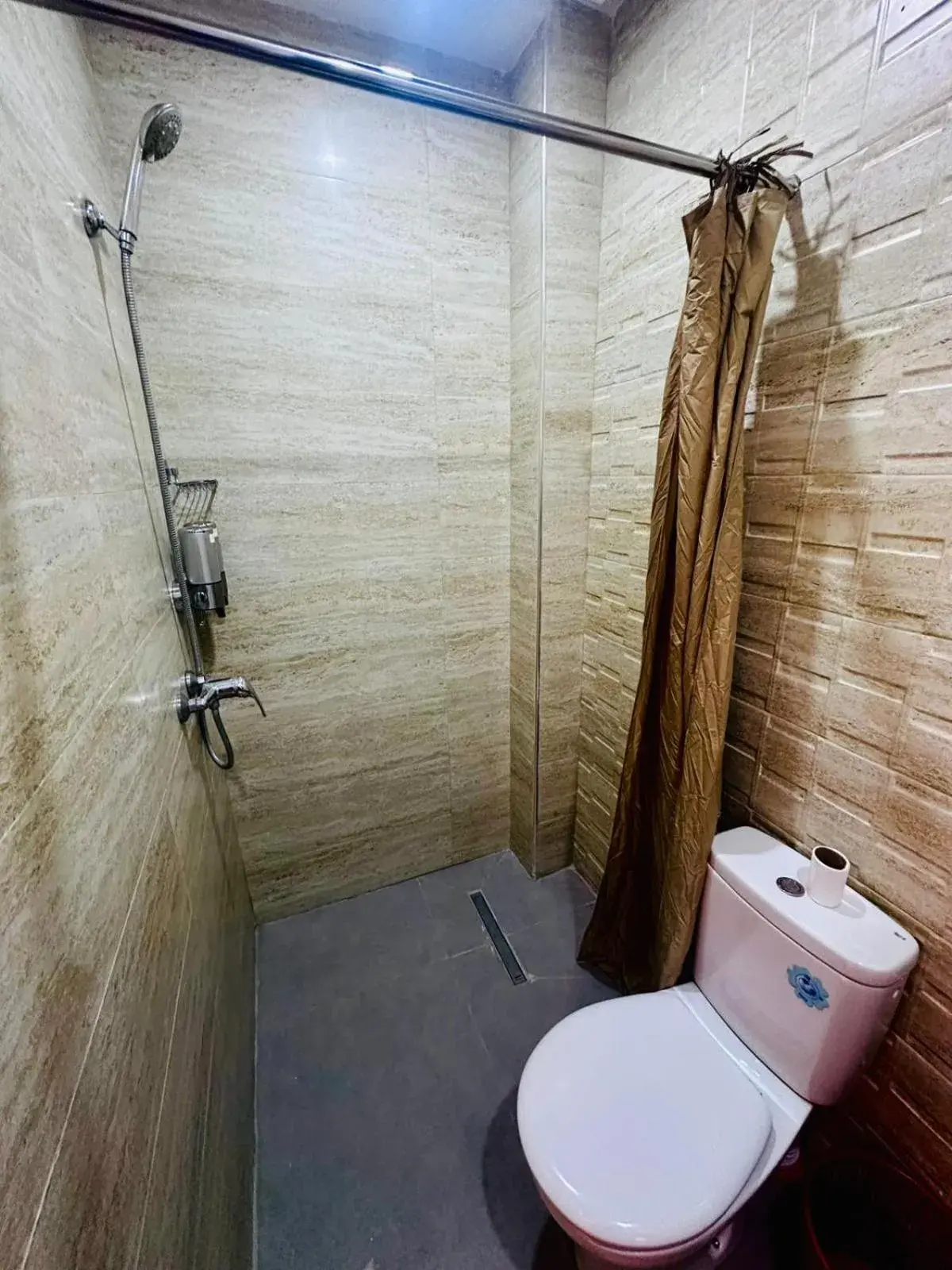 Twin Room with Private Bathroom - single occupancy in Hotel Cecil Twin Room with Private Bathroom - single occupancy in Hotel Cecil