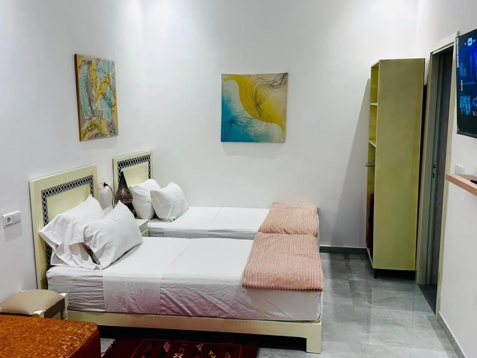 Property building, Bed in Riad hotel Cecil