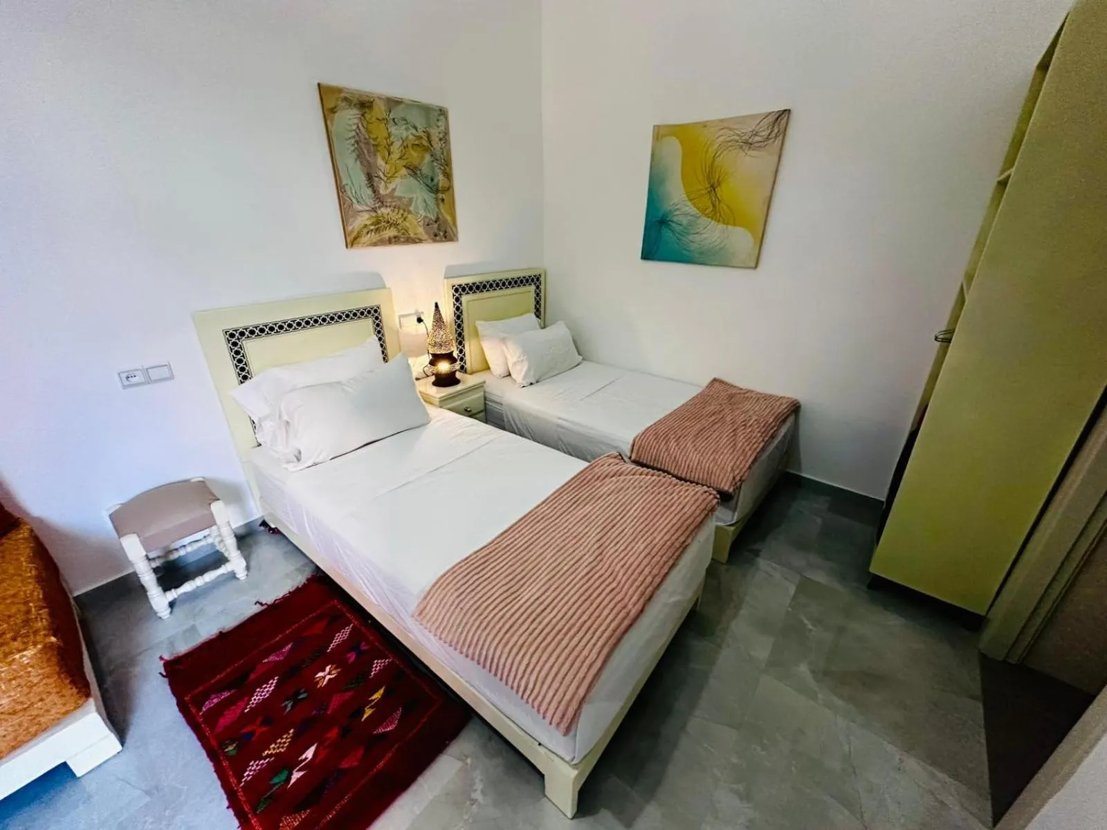 Property building, Bed in Riad hotel Cecil